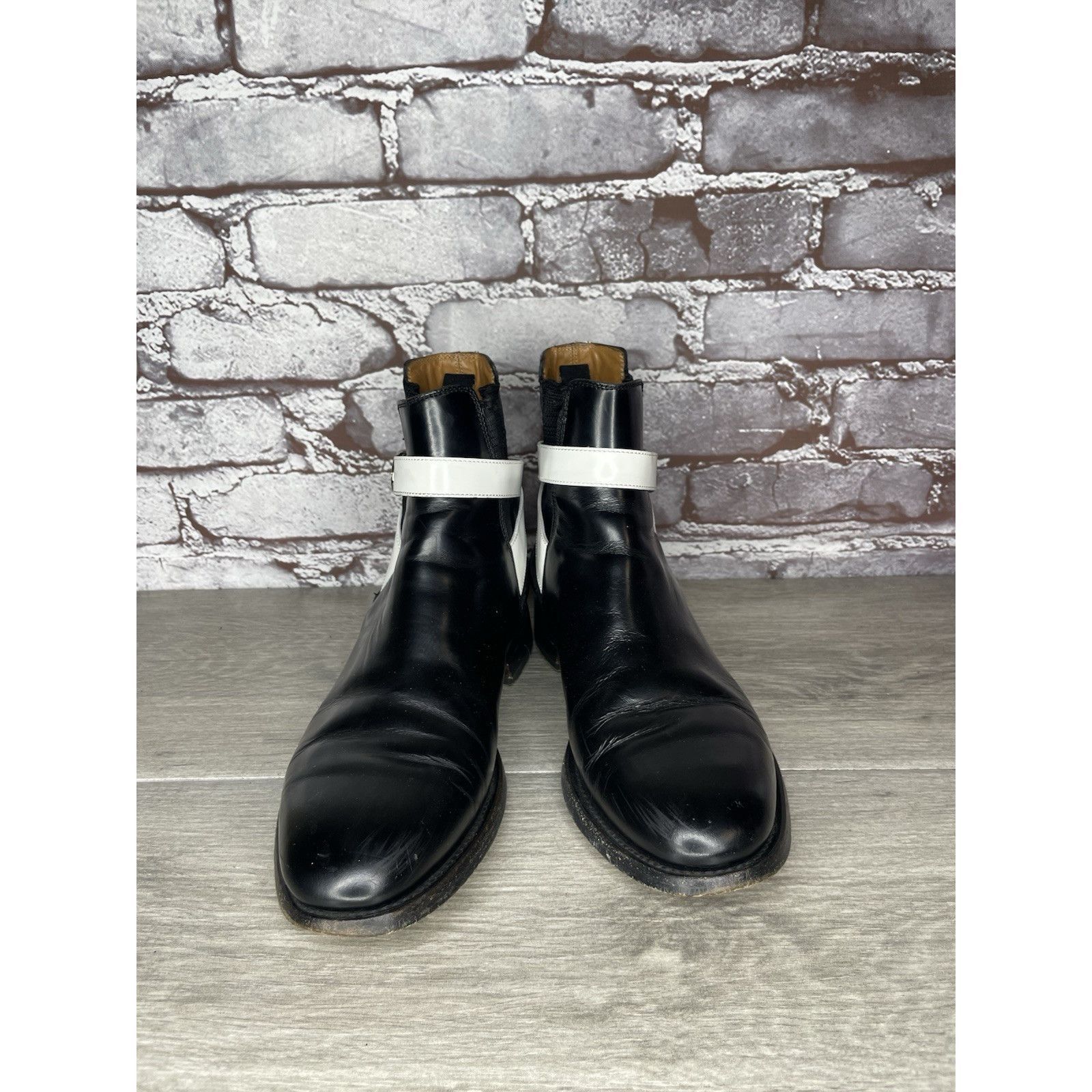 Balenciaga BALENCIAGA Black White Leather Calfskin Chelsea Buckle Ankle Size US 6.5 / IT 36.5 - 14 Thumbnail