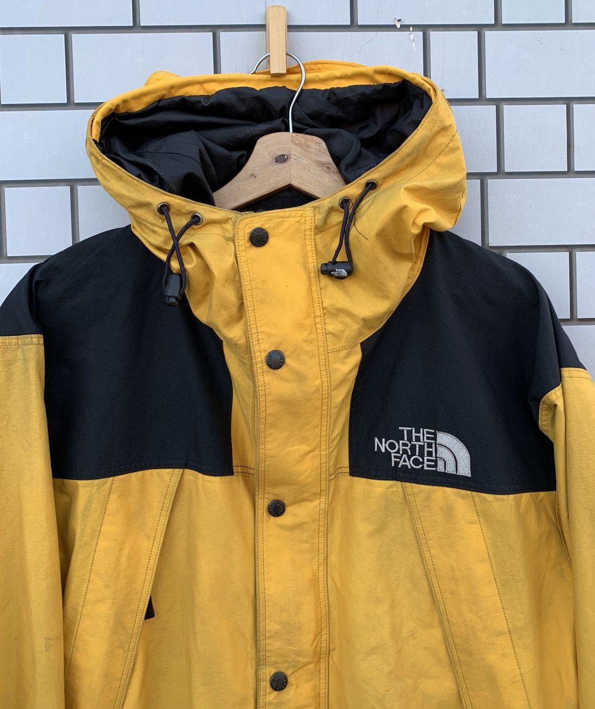The North Face Vintage The North Face Gore-Tex Hoodie Jacket Size US L / EU 52-54 / 3 - 6 Thumbnail