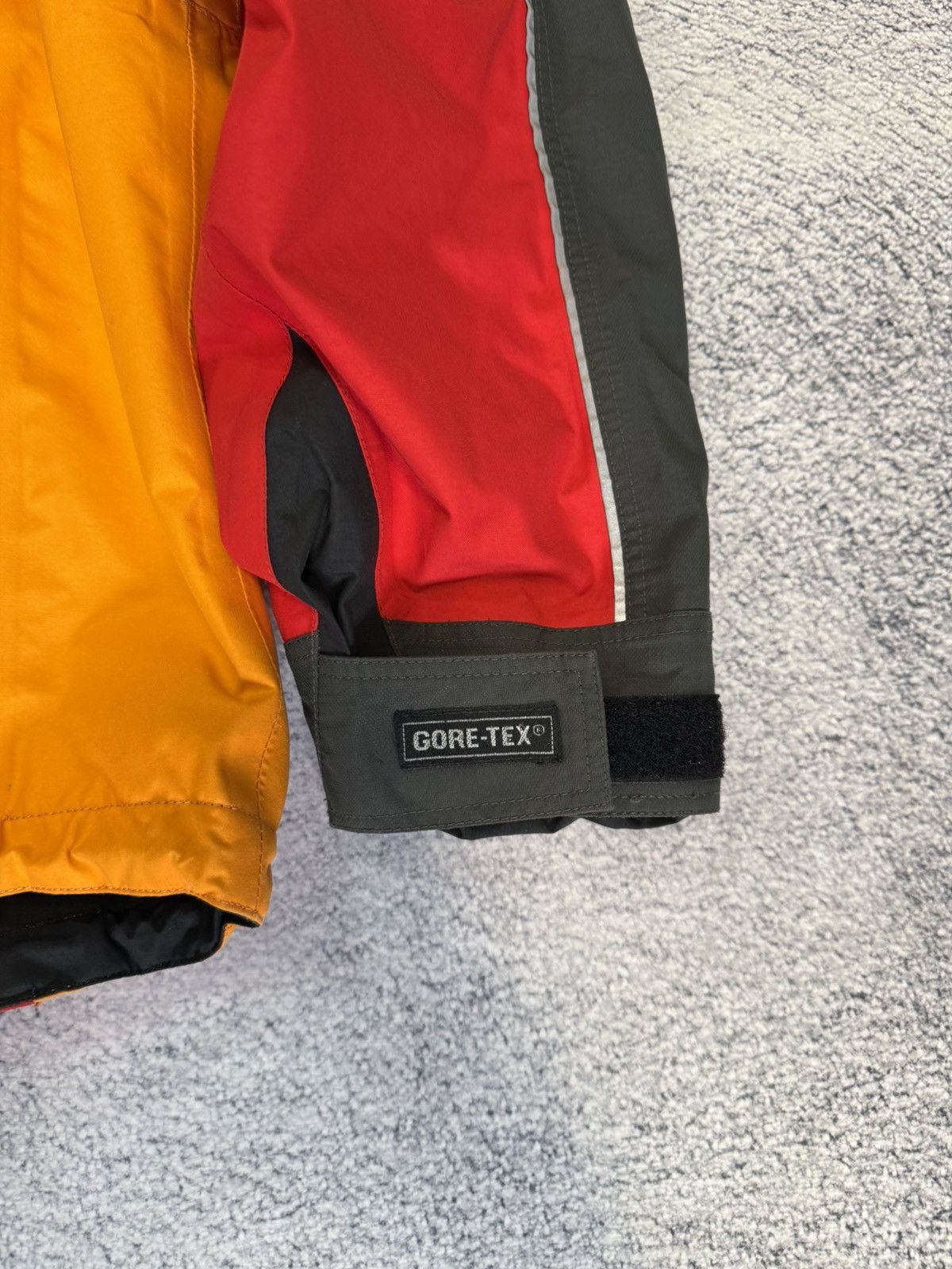 Peak Performance Vintage Peak Performance Gore-Tex Jacket XL Hooded Outdoor Size US XL / EU 56 / 4 - 13 Thumbnail