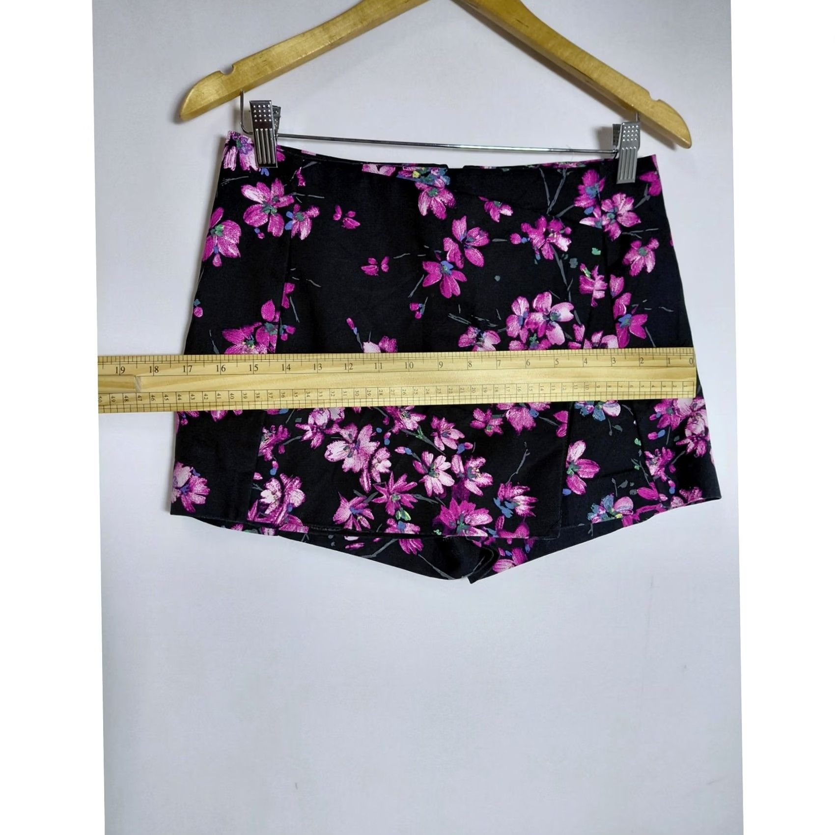 Express EXPRESS Black Pink Floral Print Knit Shorts Women Size 4 Size 27" / US 4 / IT 40 - 7 Thumbnail