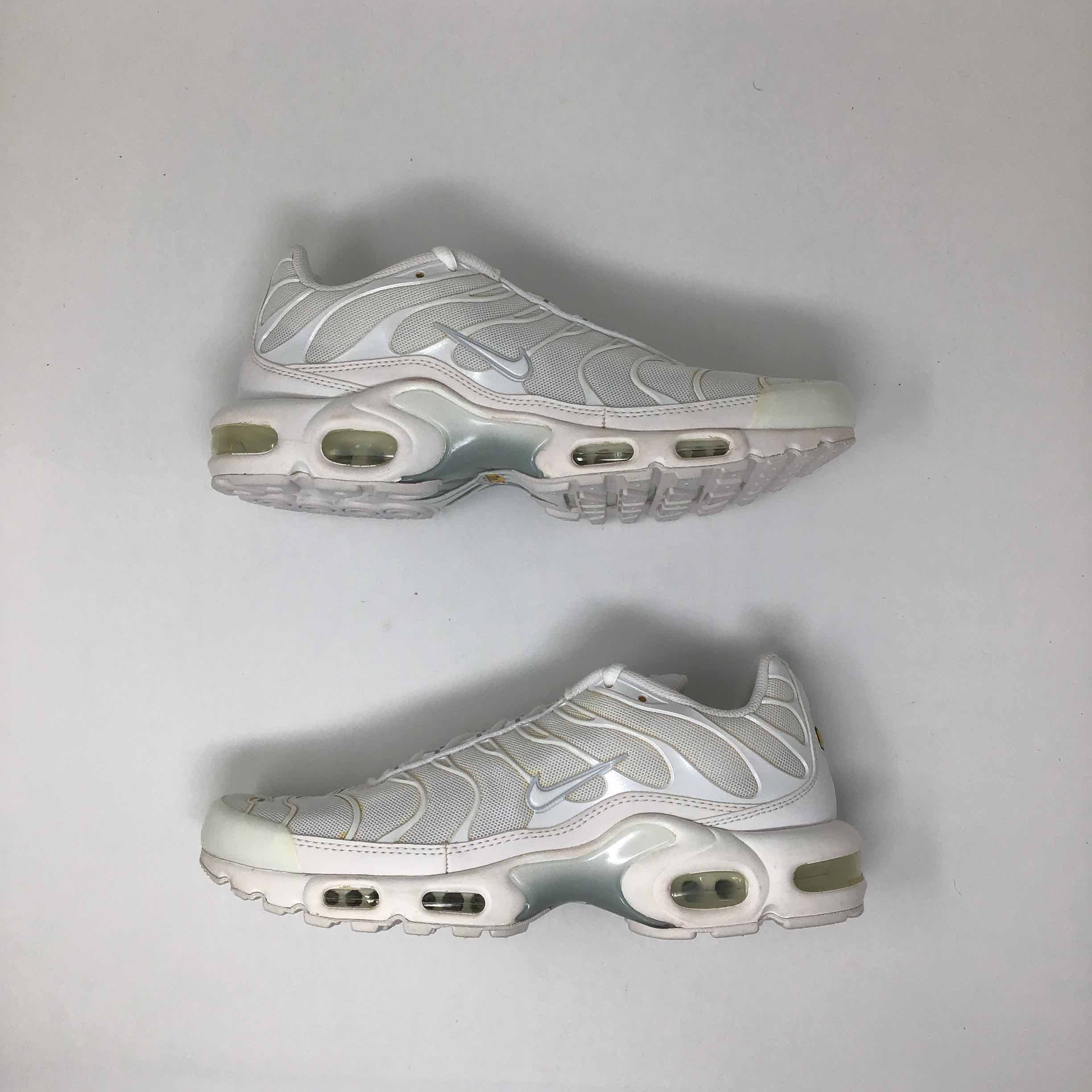 Nike Wmns Air Max Plus Triple White
