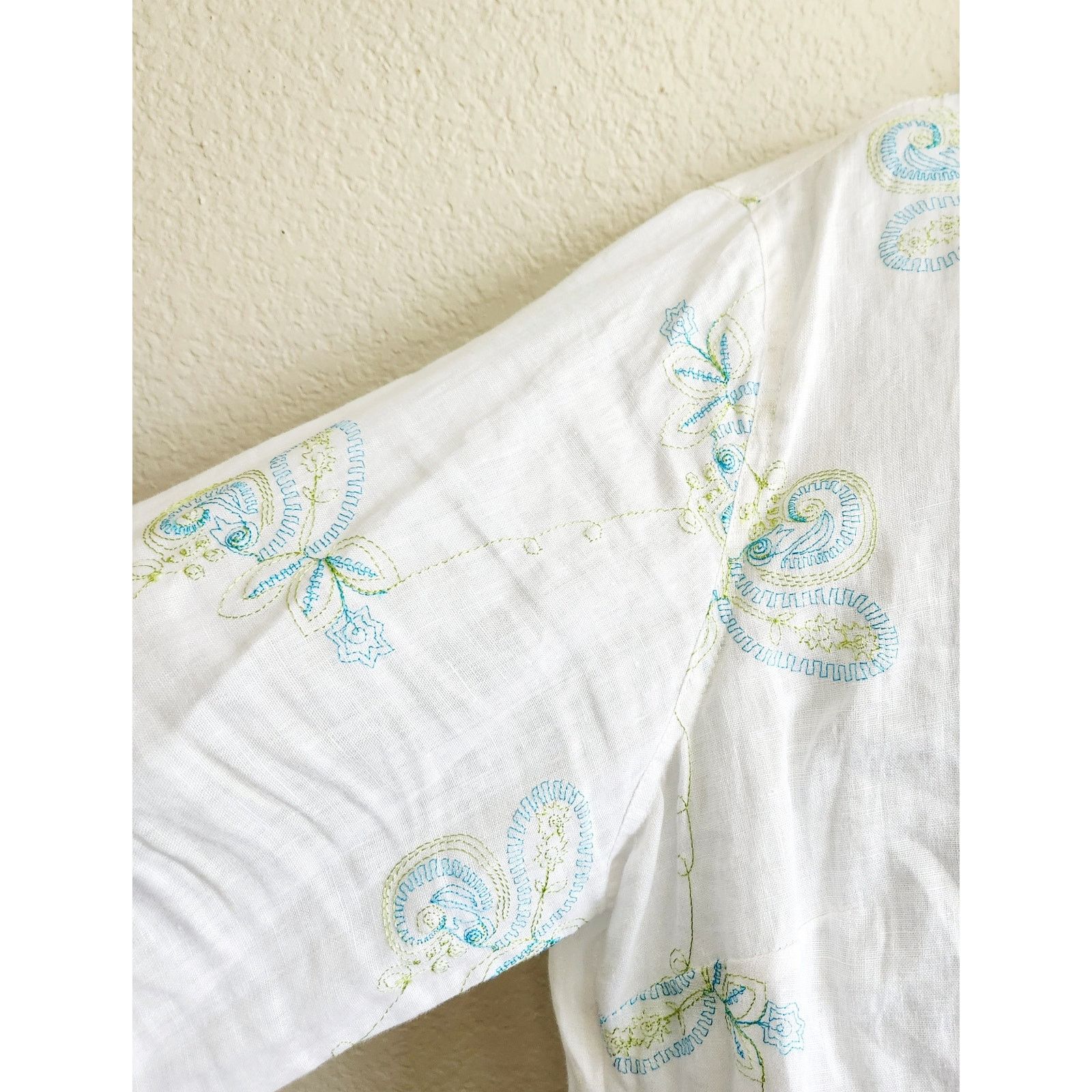 Other Lucy & Laurel White Blue Embroidered Linen Button Top 2X Size XXL / US 16-18 / IT 52-54 - 2 Thumbnail