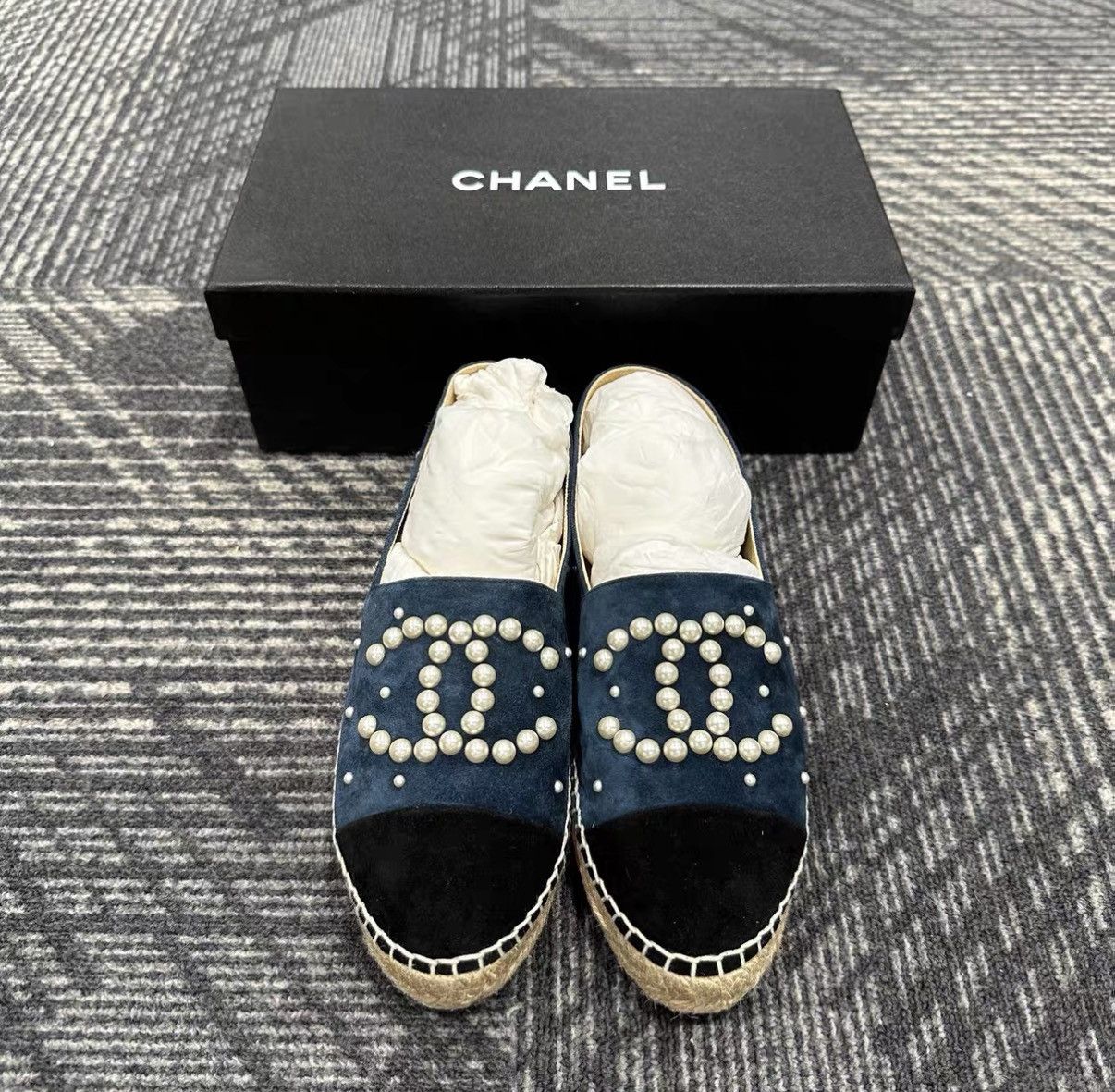 Chanel Chanel Pearl Logo Espadrilles J42 Size US 7 / IT 37 - 2 Thumbnail