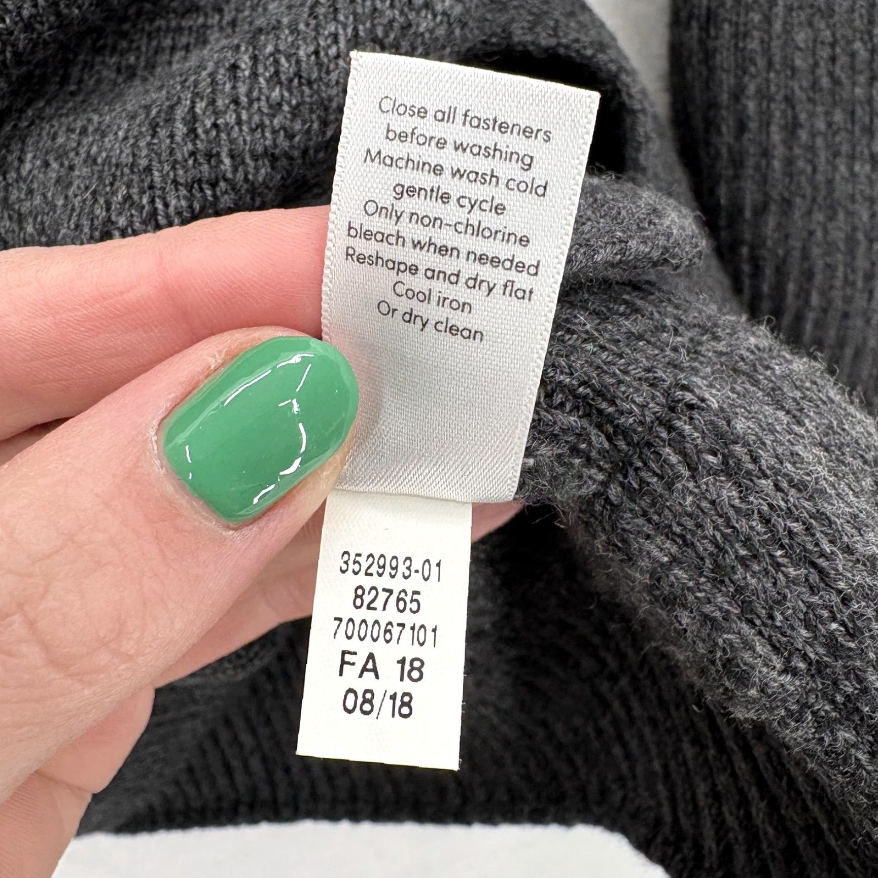 Athleta Athleta Cardigan Shirt Womens S Gray Wool Blend Zip Pockets V-Neck Long Sleeve Solid Fall Size S / US 4 / IT 40 - 6 Thumbnail