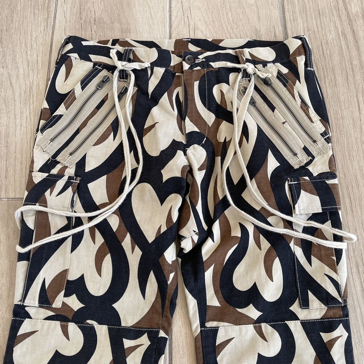 Number (N)ine AW2004 'Give Peace A Chance' Tribal Heart Camo Bondage Pants Size US 32 / EU 48 - 4 Thumbnail