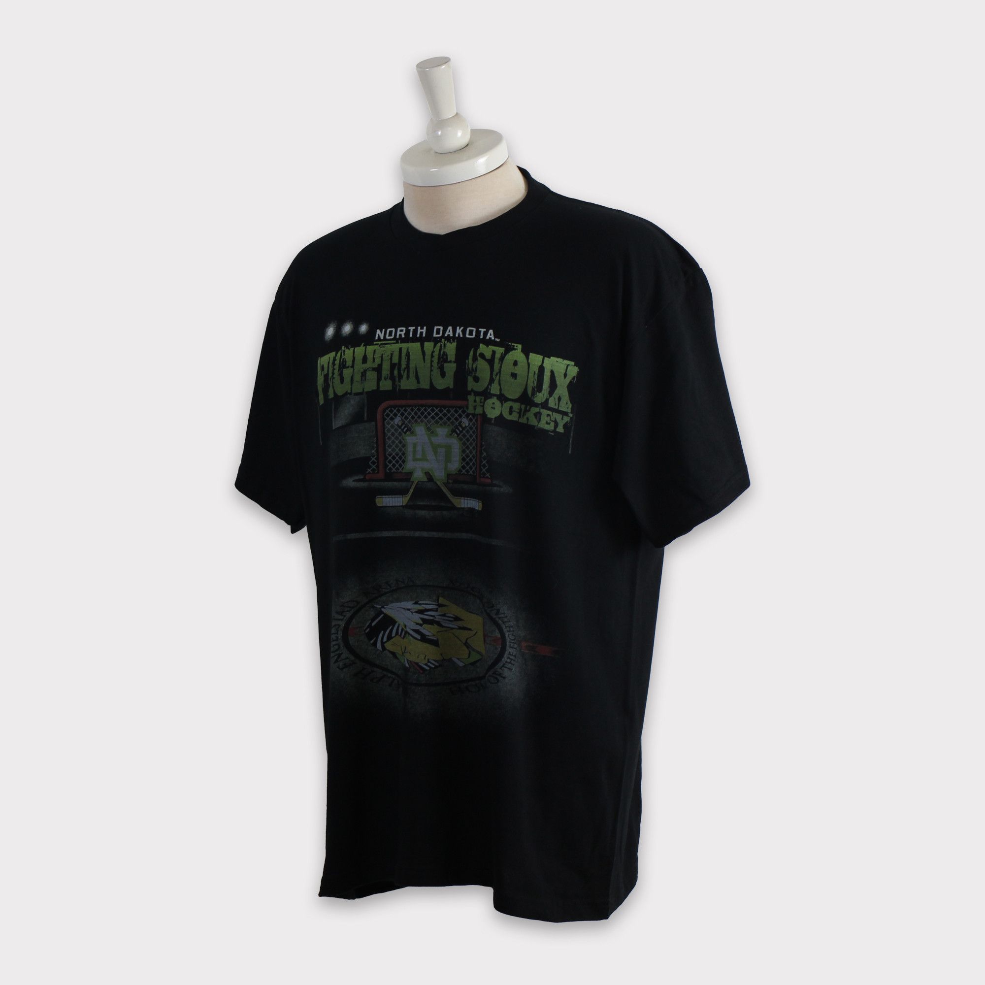 NCAA North Dakota Fighting Hawks Tshirt/Sweatshirt Size US XL / EU 56 / 4 - 3 Thumbnail