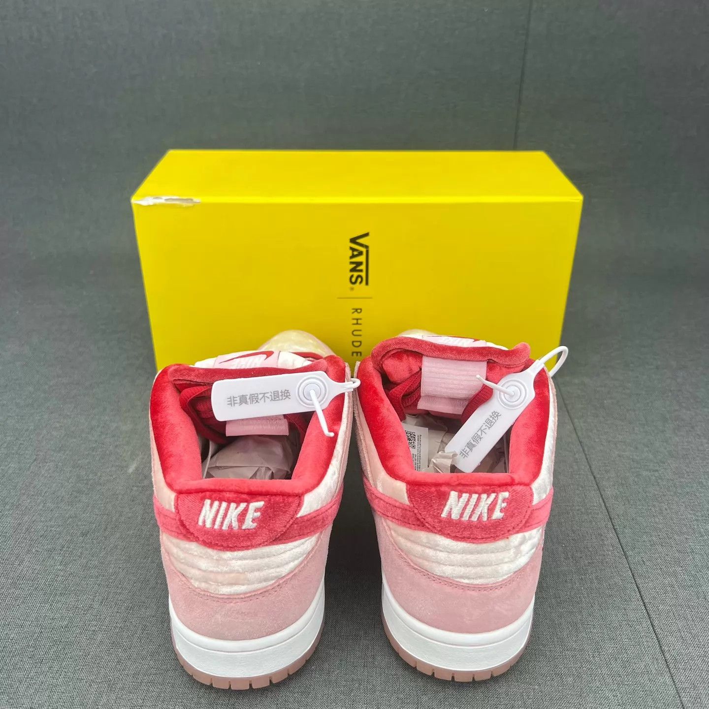 Nike Nike Dunk SB Valentine's 42 Worn 2-3x Oxidation Size US 9 / EU 42 - 5 Thumbnail