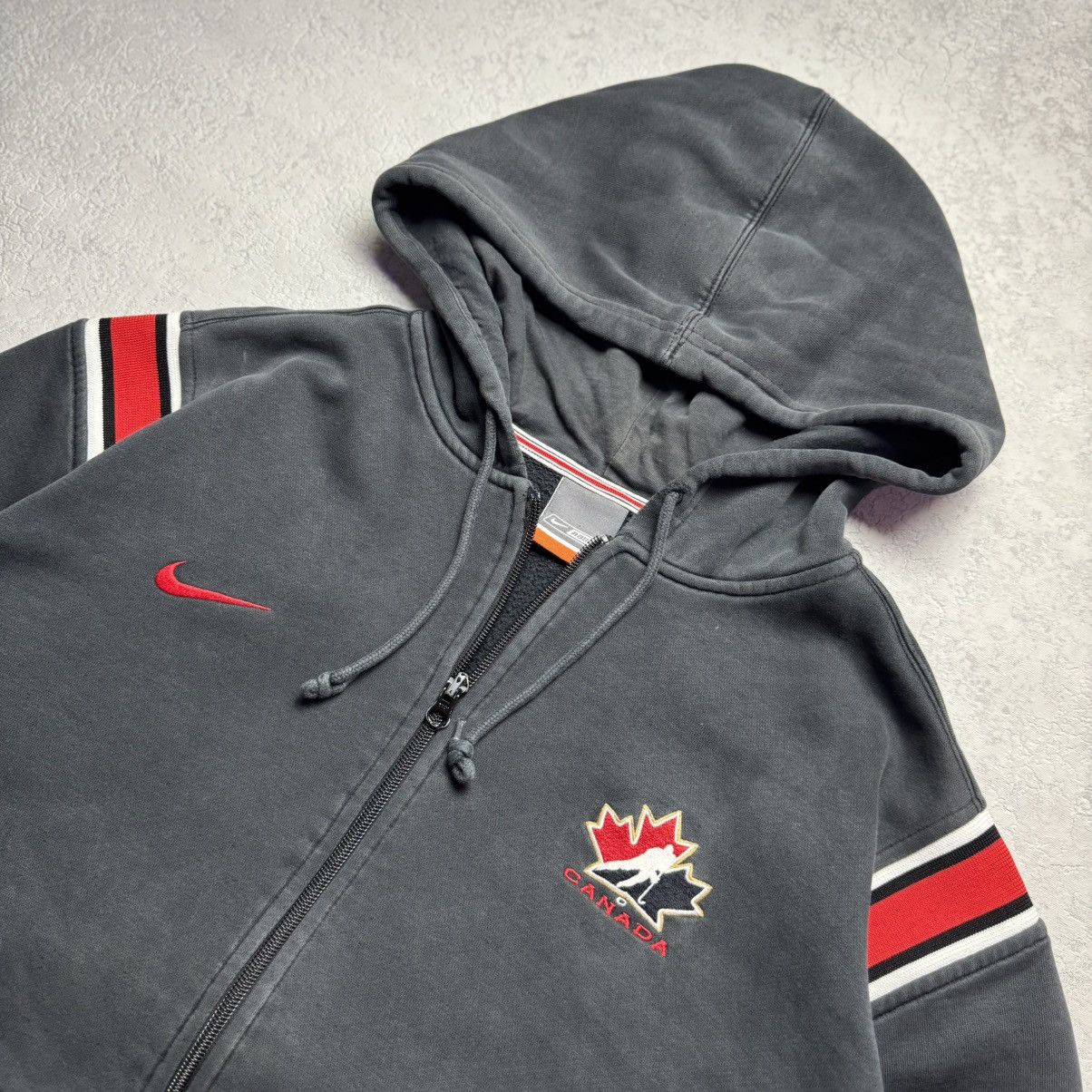 Nike Vintage 00’ Nike Team Canada Faded Distressed Zip Hoodie Size US L / EU 52-54 / 3 - 8 Thumbnail