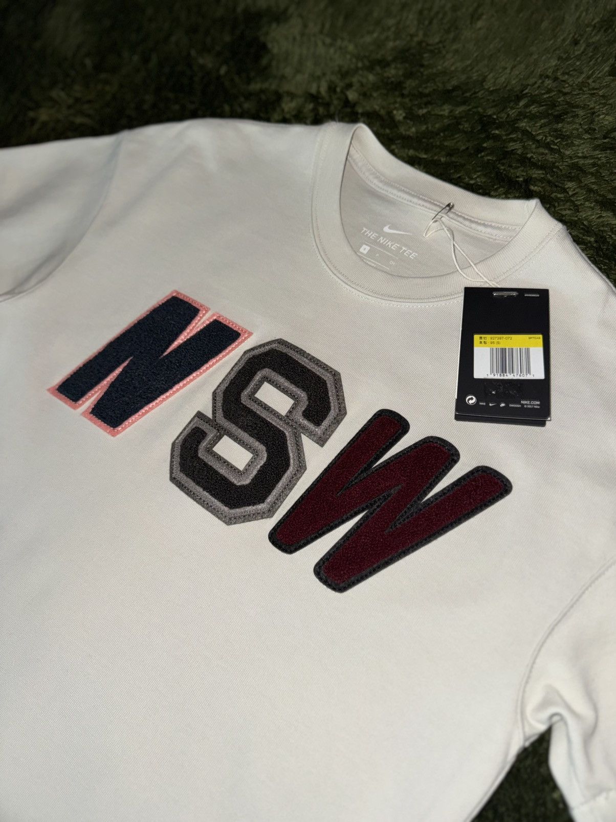 Nike [S] Nike NSW Appliqué Patch Soft Touch T-Shirt Size US S / EU 44-46 / 1 - 2 Thumbnail
