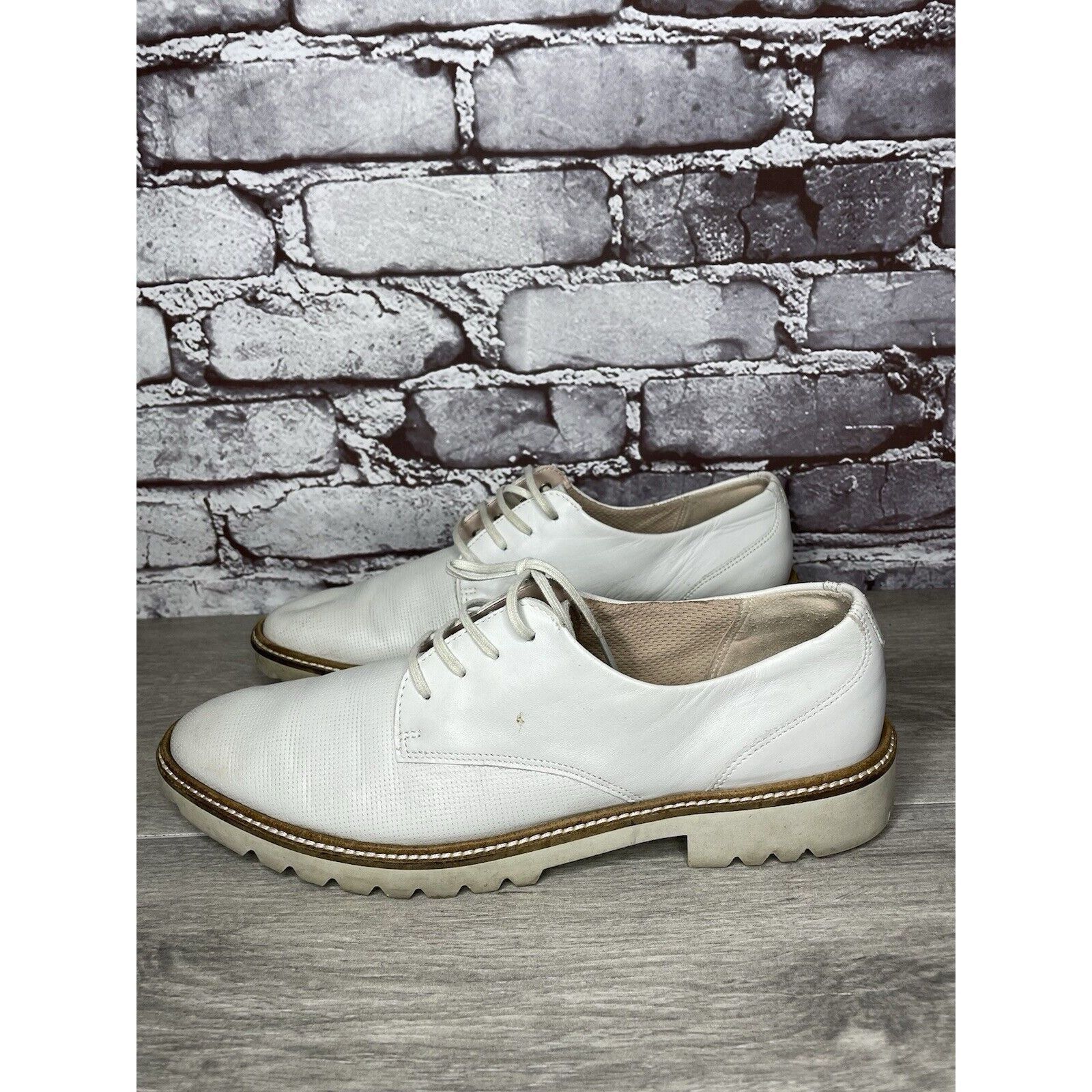 Ecco ECCO White Leather Perforated Lace Up Oxfords Shoes Women Sz Size US 9.5 / IT 39.5 - 6 Thumbnail
