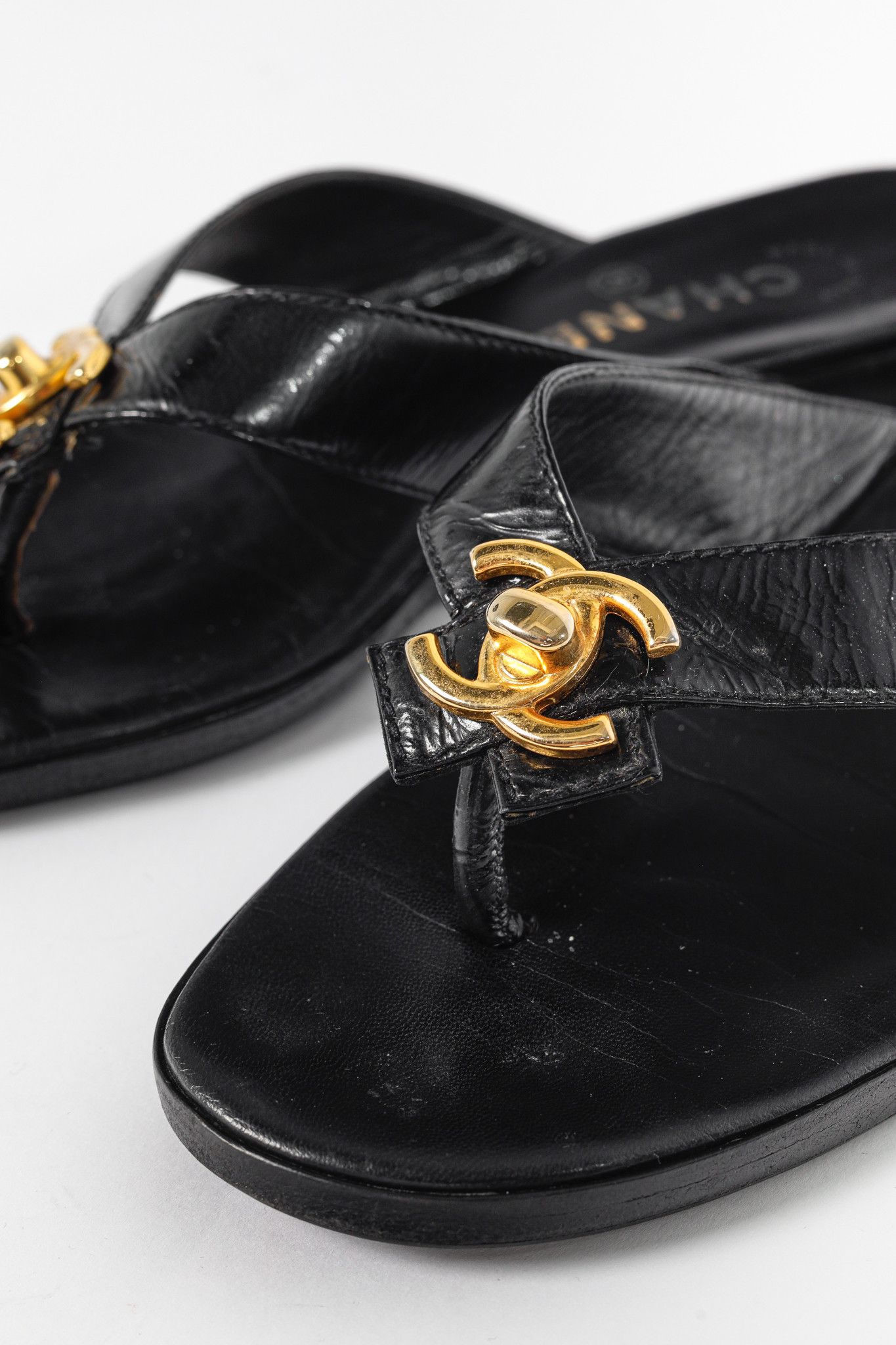 Chanel Chanel 96P Black Leather CC-Turnlock Flip Flips Size US 7.5 / IT 37.5 - 8 Thumbnail
