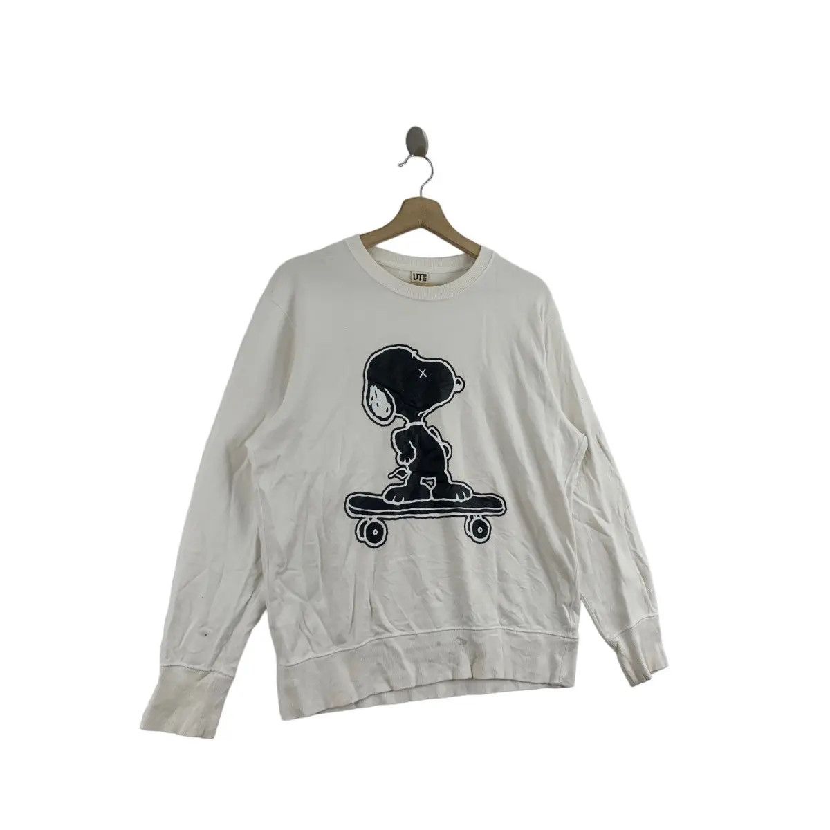 Kaws × Peanuts × Uniqlo KAWS x UNIQLO x PEANUTS Snoopy Skateboard Sweatshirt Sweater Size L / US 10 / IT 46 - 2 Thumbnail