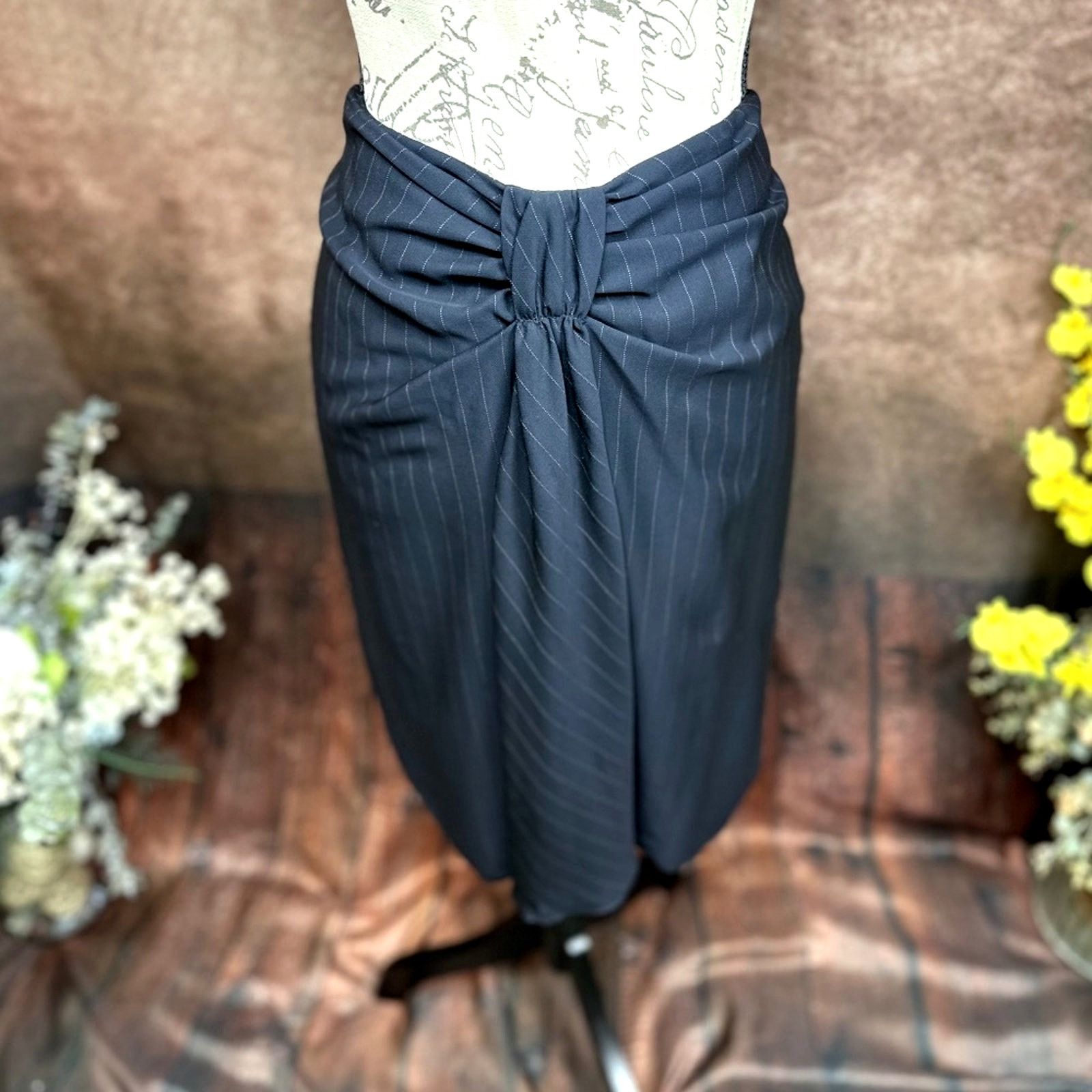 Armani Collezioni Armani Collezioni Bow Front Pin Stripe Skirt Midnight 10 Size L / US 10 / IT 46 - 3 Thumbnail