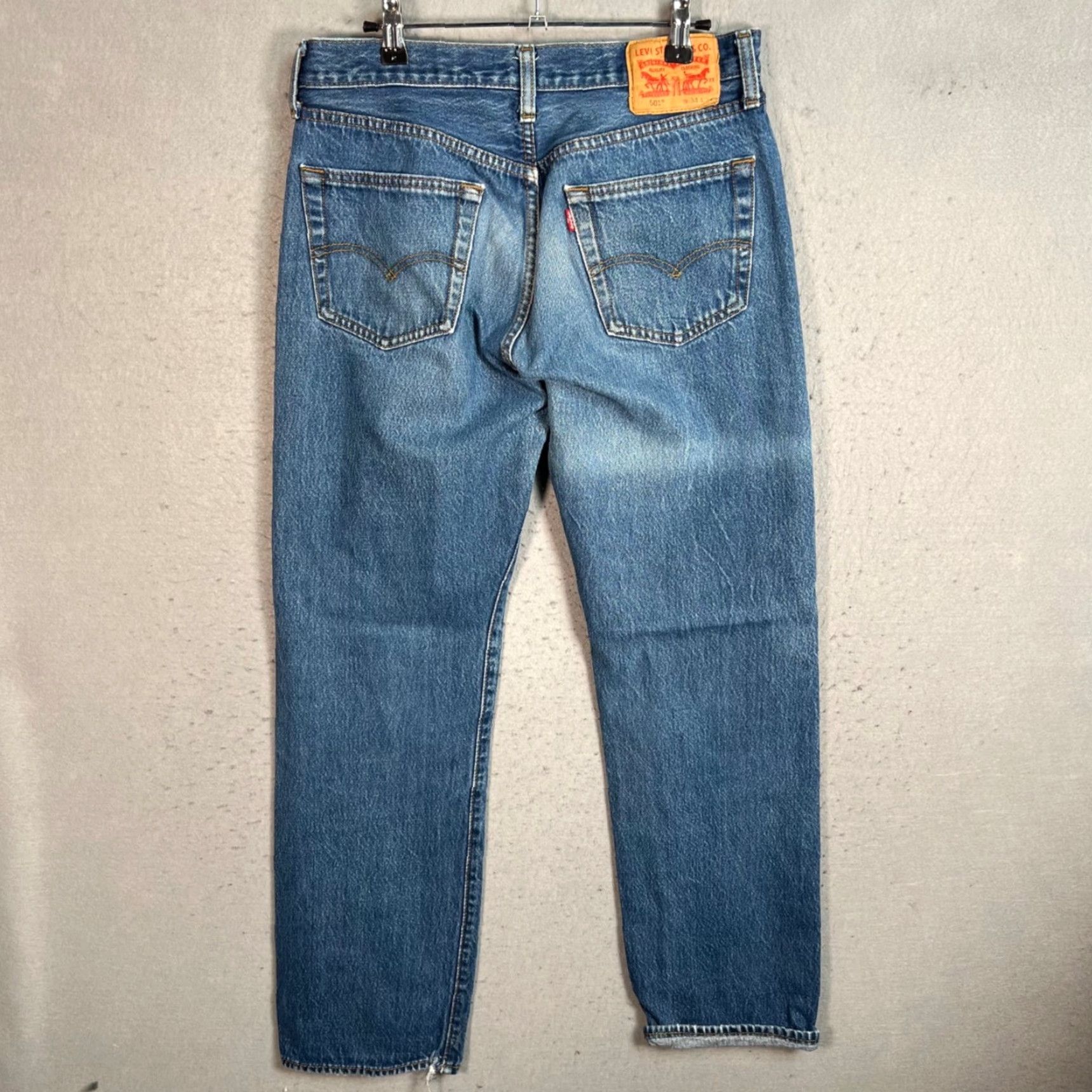 Levi's Levi's 501 Jeans Mens Size 34 Blue Denim Straight Leg Regular 5-Pocket Pattern Solid Button Closure Vintage No Size US 34 / EU 50 - 2 Thumbnail