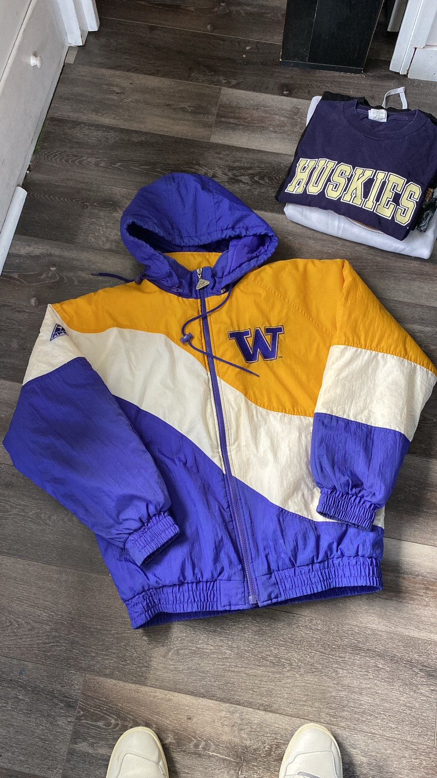 Vintage 90s Washington selling Huskies Apex One Nylon Jacket