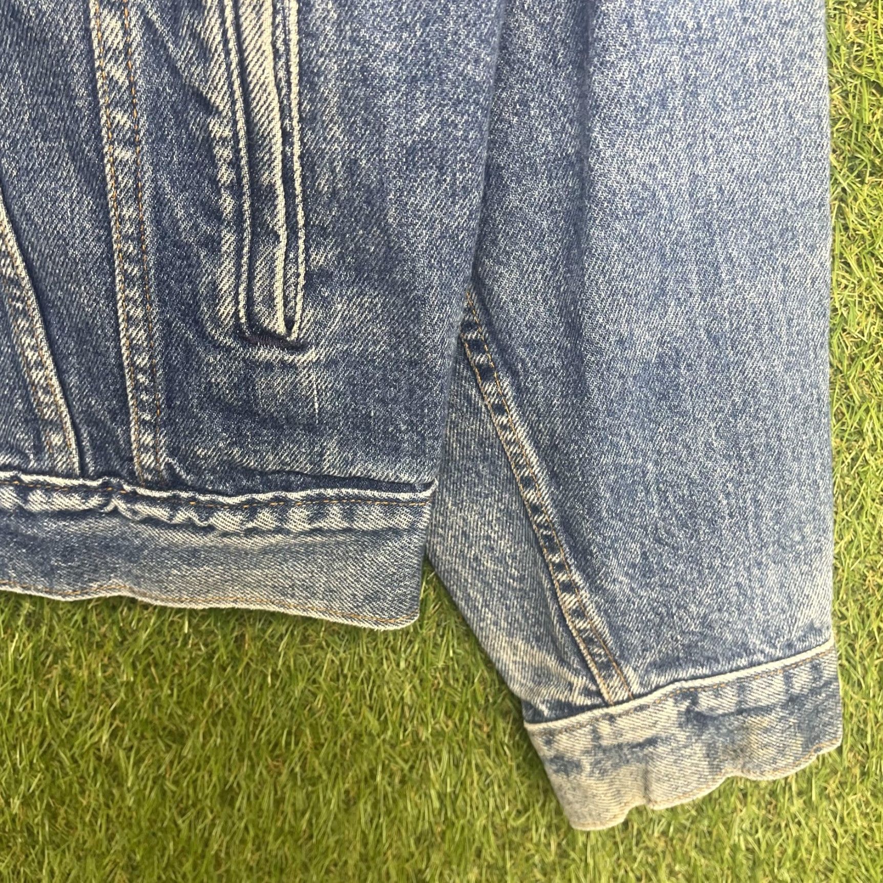 Levi's VINTAGE Levi's Jacket Mens 40 Blue Denim Made USA Bomber Trucker 70506-0216 90s Size US XXS / EU 40 - 4 Thumbnail
