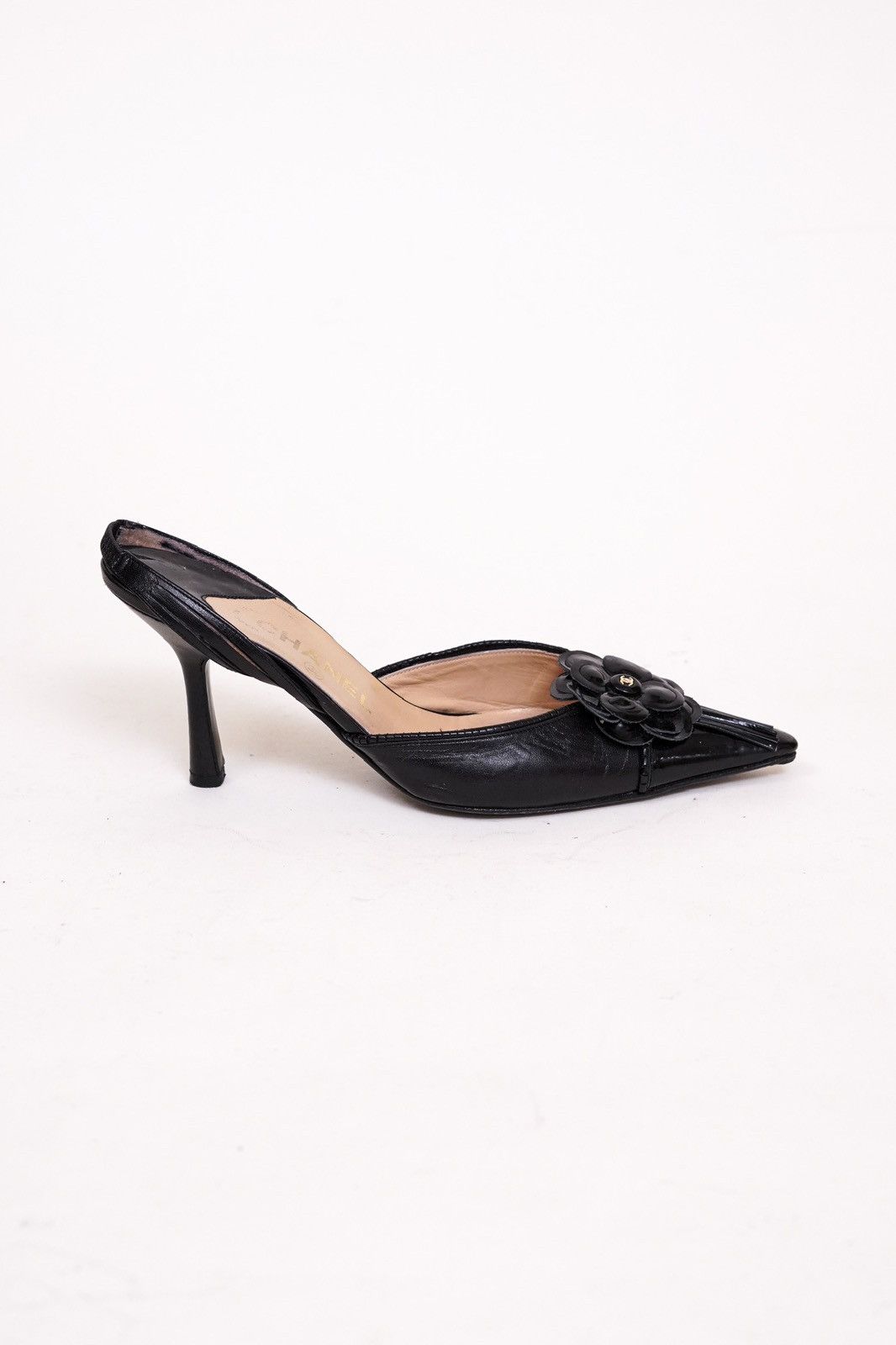 Chanel Chanel Black Patent Leather Camellia Slingback Heels 38.5 Size US 7.5 / IT 37.5 - 9 Thumbnail