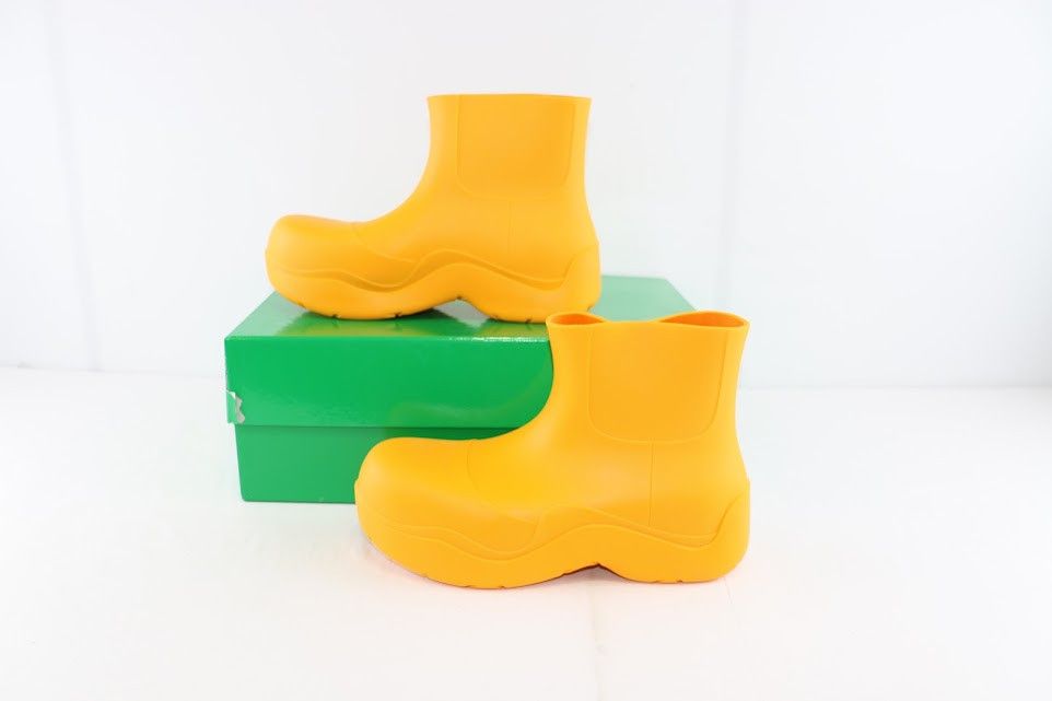 Bottega Veneta o1rshd1 Matt Rubber Puddle Ankle Boot in Tangerine Size US 9 / EU 42 - 13 Thumbnail