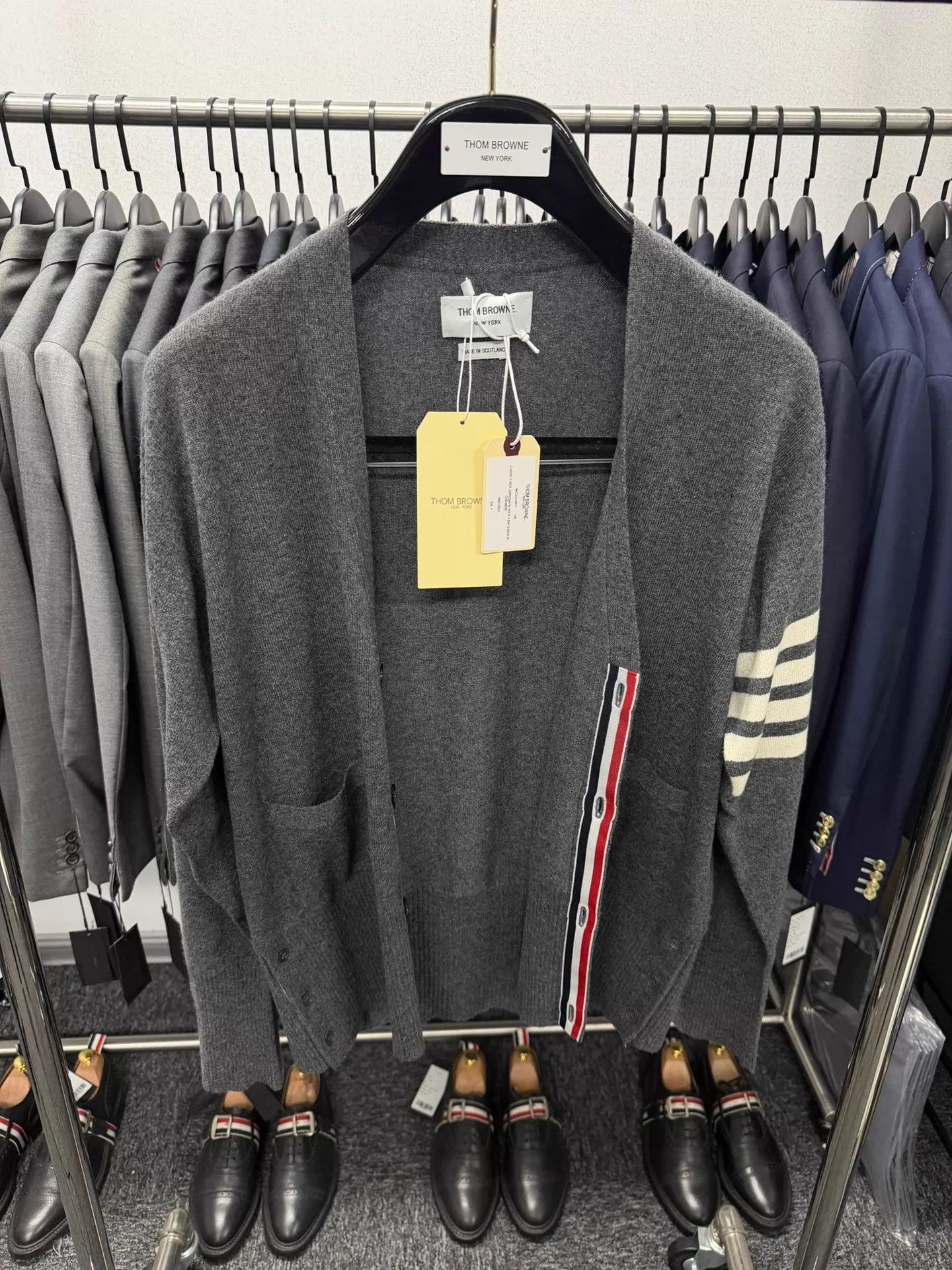 Thom Browne Thom Browne 4-Bar Cashmere Cardigan Medium Gray Size4 Size US XL / EU 56 / 4 - 1 Thumbnail