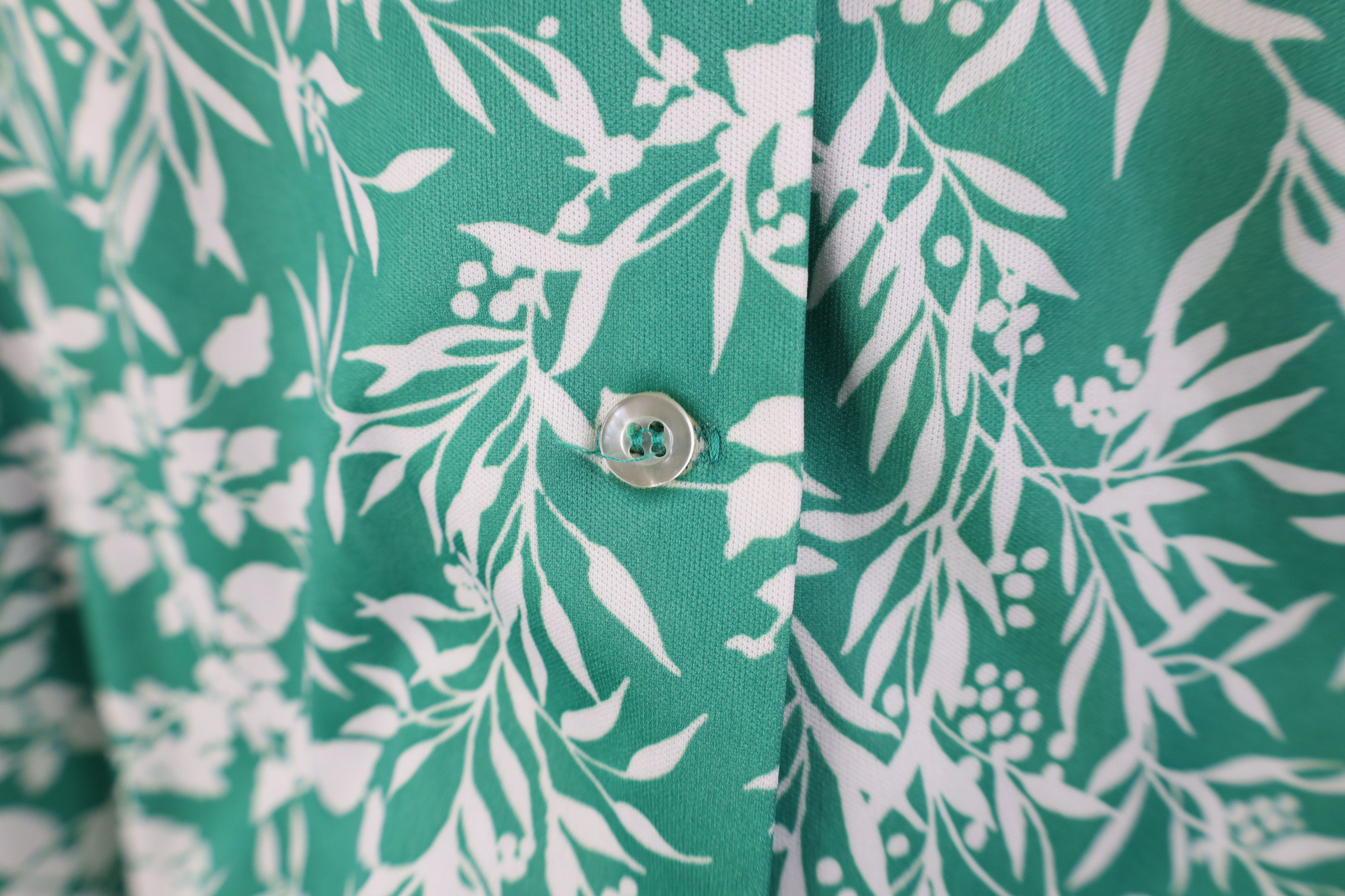 Vintage Vintage 70s Streetwear Modern Flower Knit Button Shirt USA Size L / US 10 / IT 46 - 4 Thumbnail