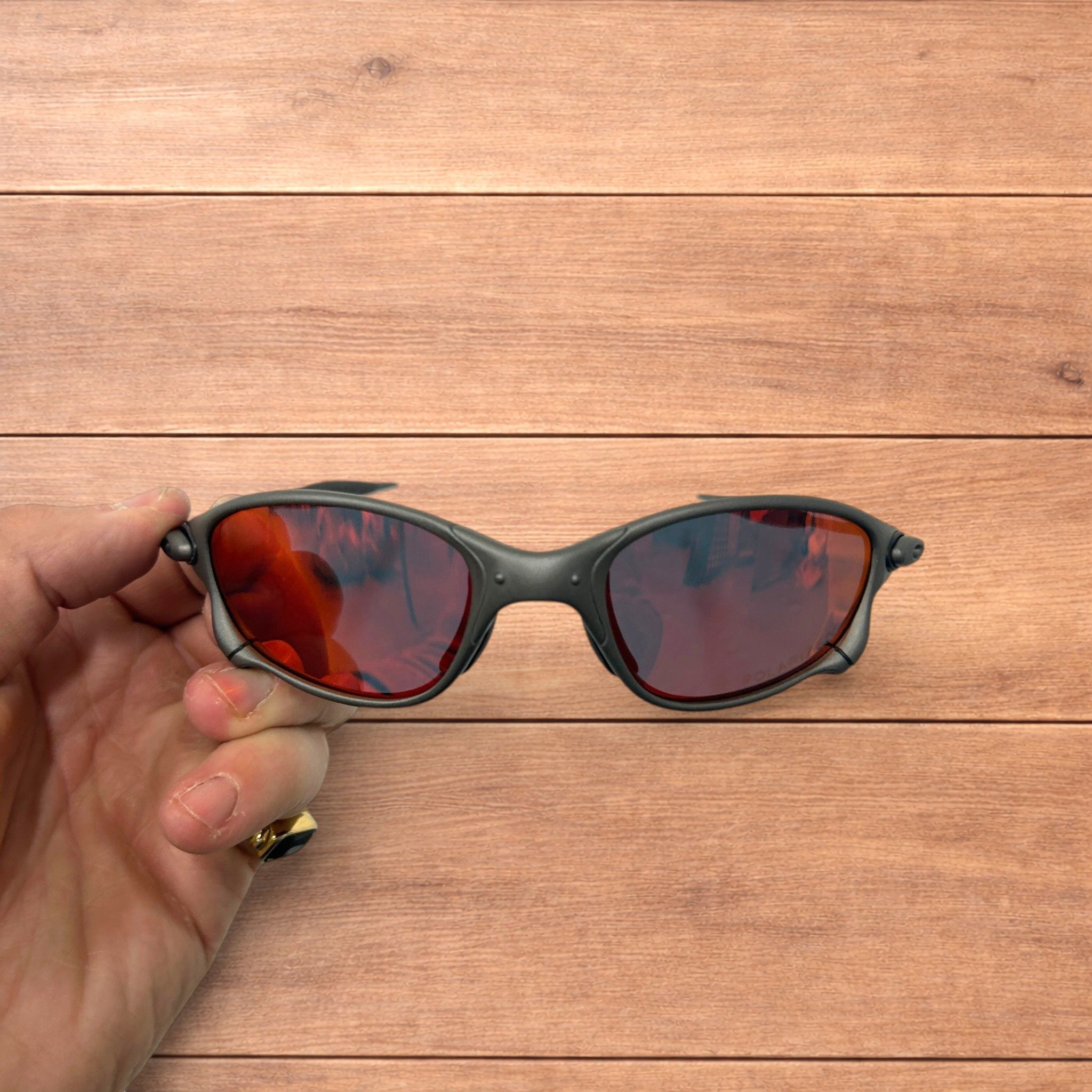 Japanese Brand Metal frame polarised sunglasses in black frame red lens. Size ONE SIZE - 3 Thumbnail