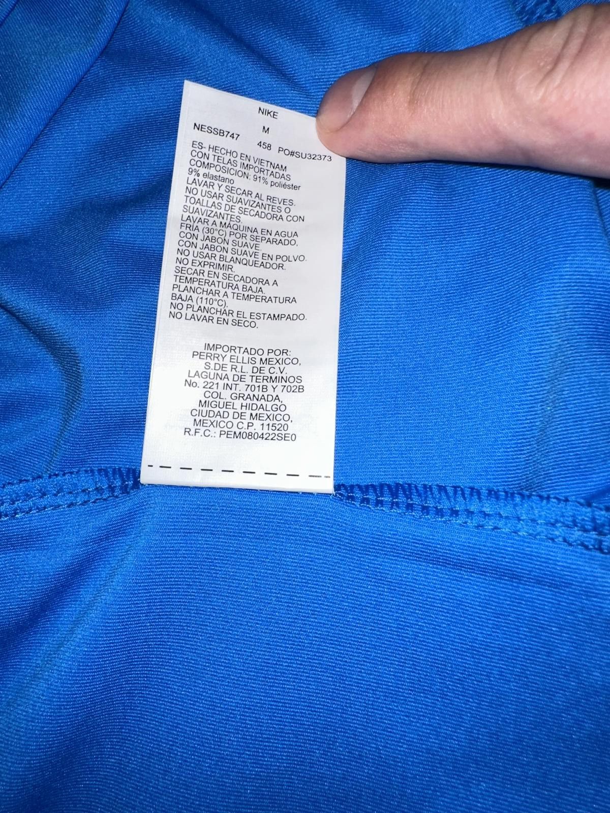 Nike Nike Big Kids (Girl’s) Essential Long Sleeve Hydroguard Blue Shirt Size XXS / US 00 / IT 34 - 10 Thumbnail