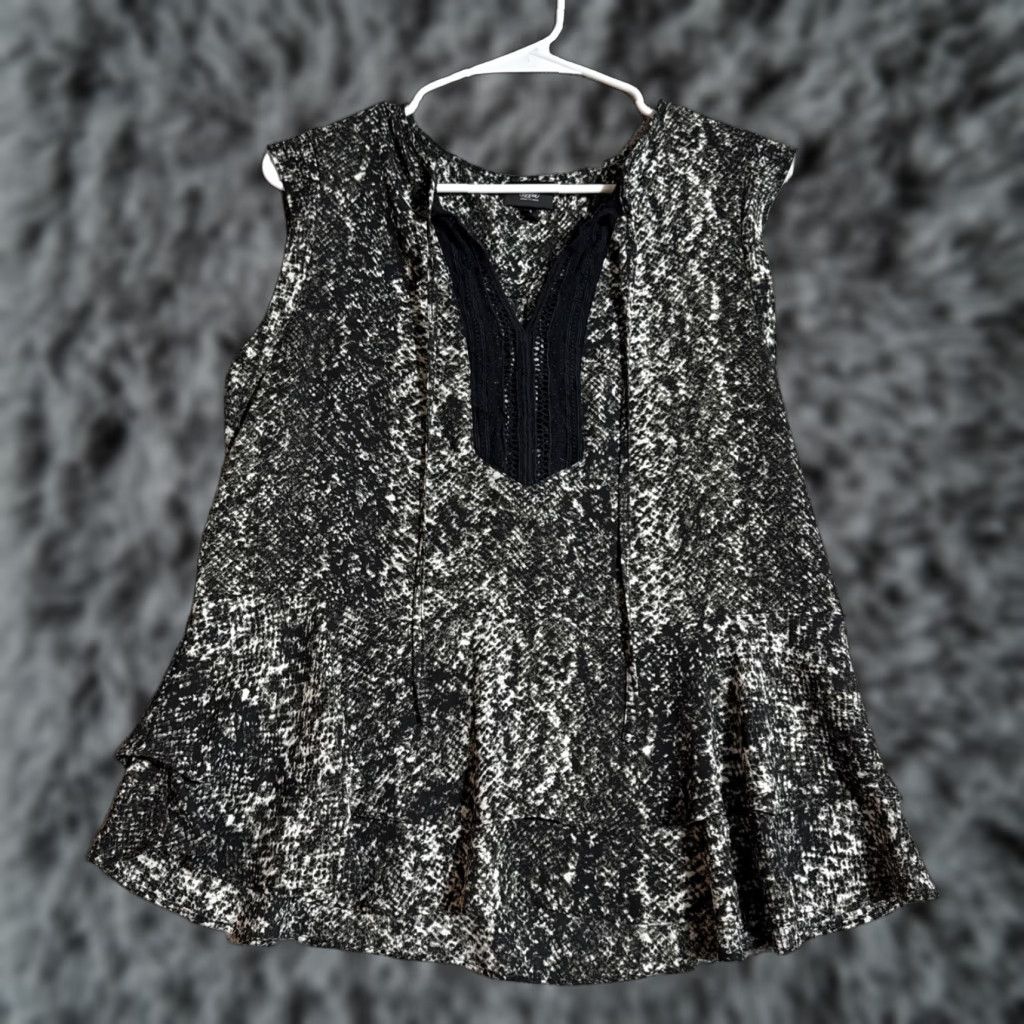Mossimo Mossimo Top Women M Blouse Sleeveless V-Neck Lace Gothic Dark Academia Boho Whimsigoth Romantic Black Polyester Size M / US 6-8 / IT 42-44 - 1 Thumbnail