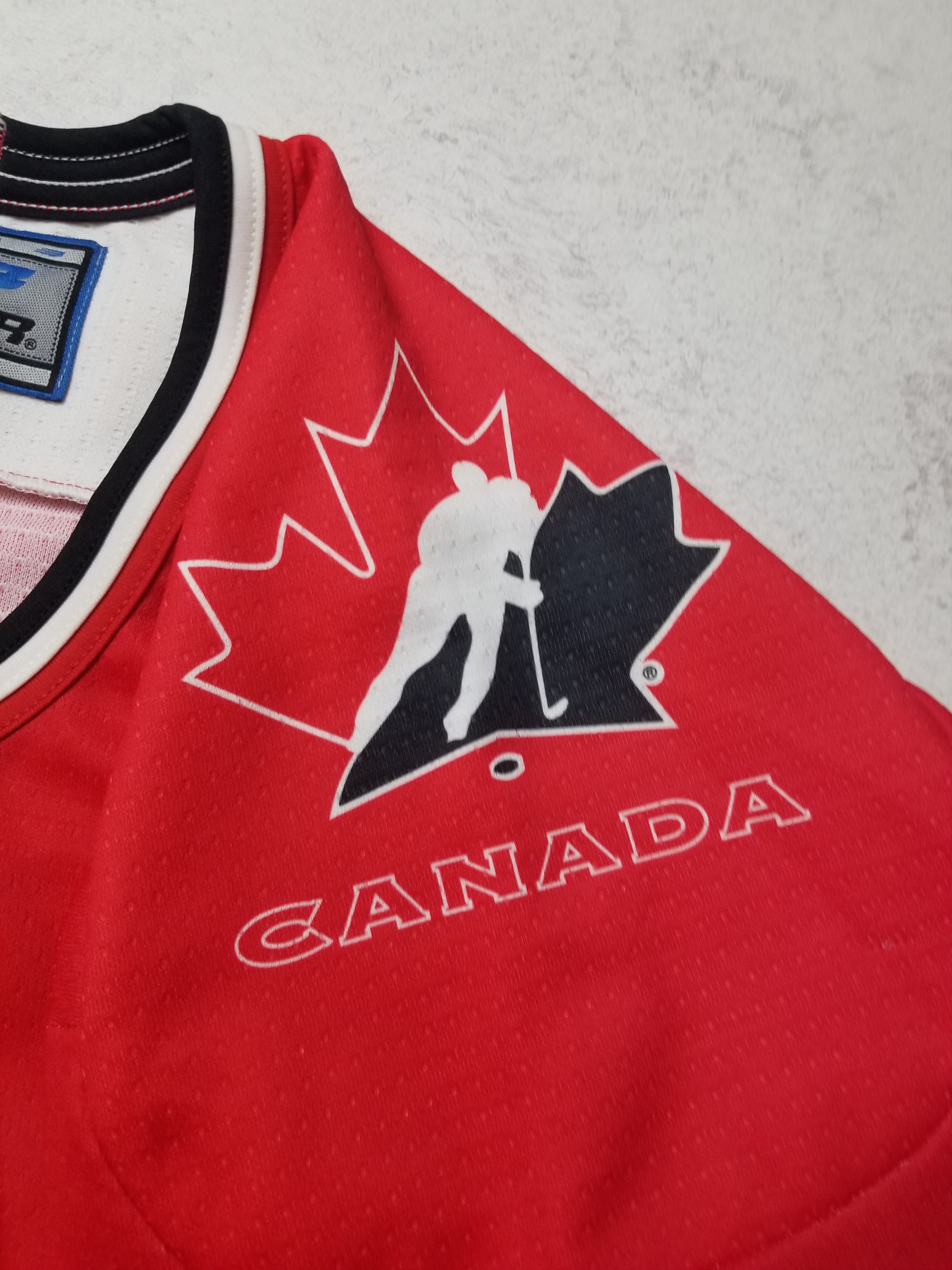 Other VTG 90 Olympic Team Canada Bauer AUTHENTIC Hockey #22 Jersey Size US L / EU 52-54 / 3 - 20 Thumbnail