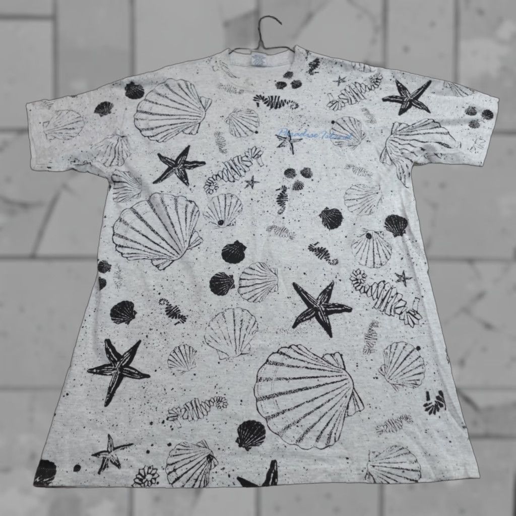 Vintage VINTAGE Paradise Island Shirt Men L White All Over Print Seashells Signal 1990s T-Shirt Shirt Boys Girls Size US L / EU 52-54 / 3 - 1 Thumbnail