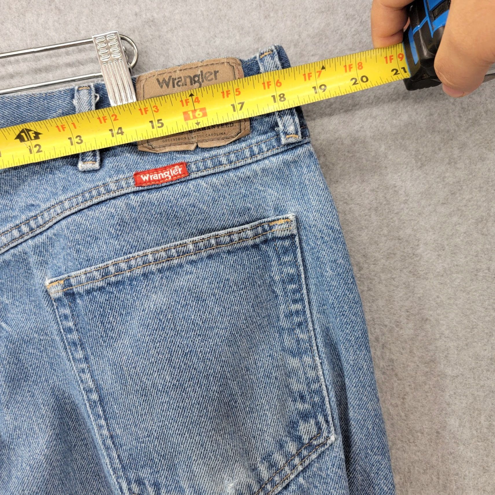 Wrangler Wrangler Jeans Mens 40x30 light Wash Regular Fit Straight 96501MR vintage Wrangler Jeans Mens 40x30 light Wash Regular Fit Straight 96501MR vintage Size US 40 / EU 56 - 7 Thumbnail