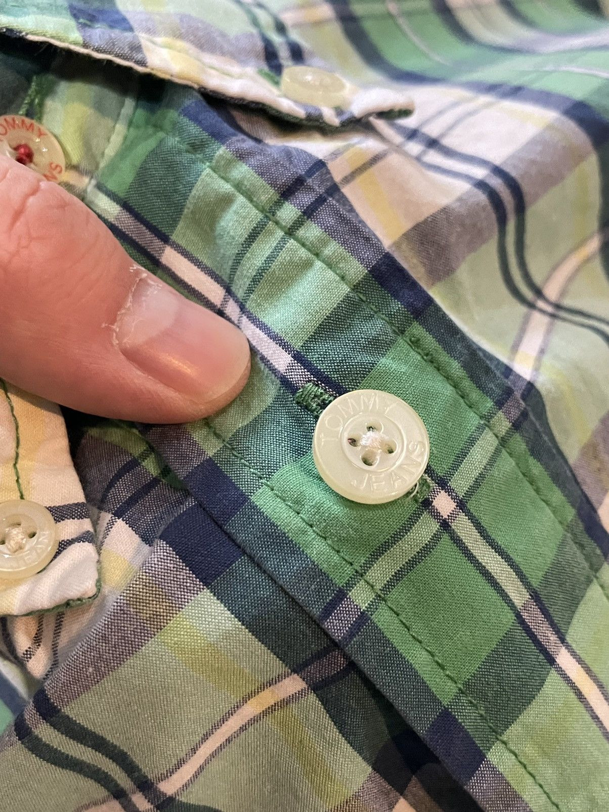 Tommy Hilfiger Tommy Hilfiger Button Up Plaid Shirt Size US XL / EU 56 / 4 - 7 Thumbnail