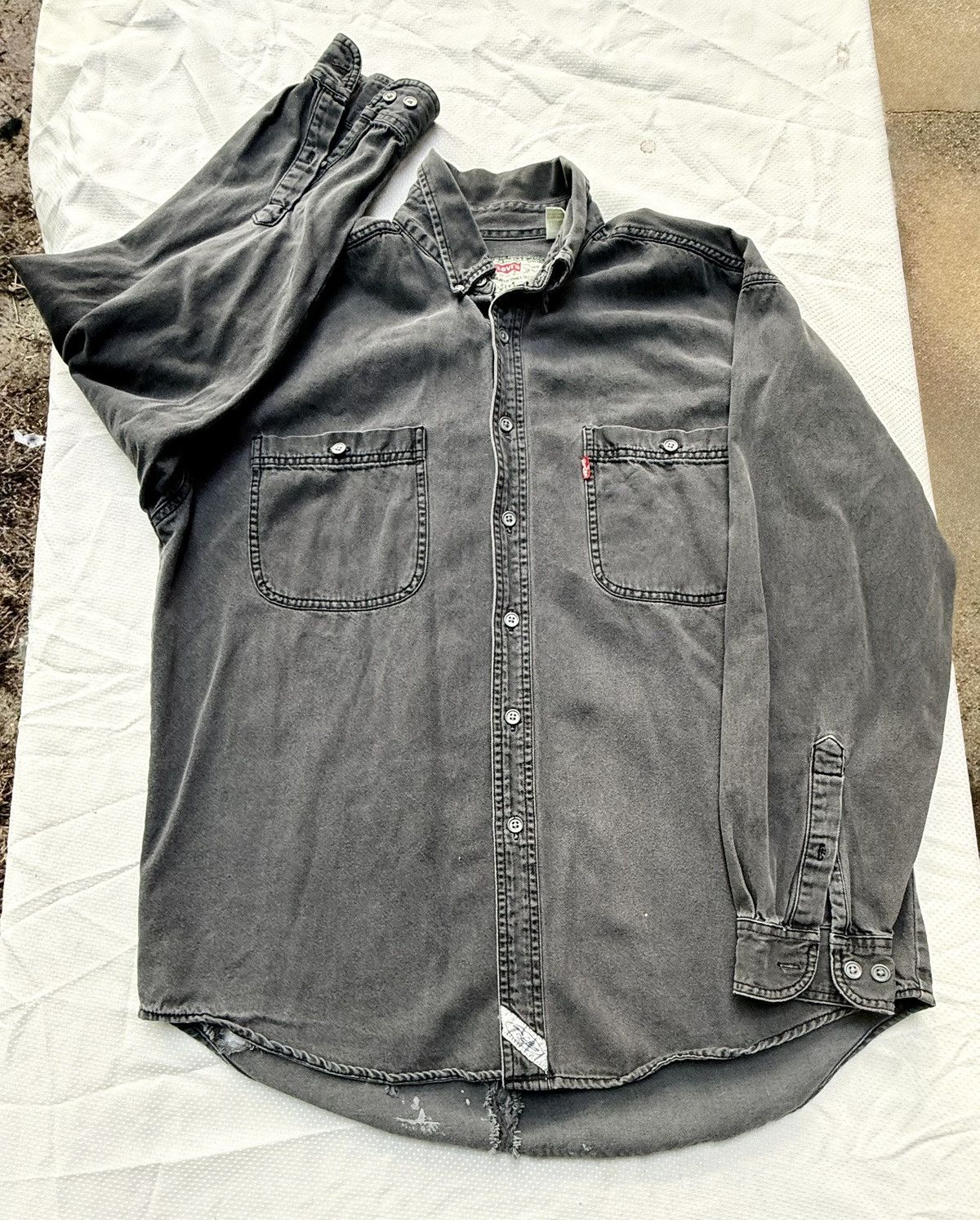 Levi's [3Q 94] Vintage Levi’s 60507-1061 Distressed Button Shirt L Size US L / EU 52-54 / 3 - 1 Thumbnail