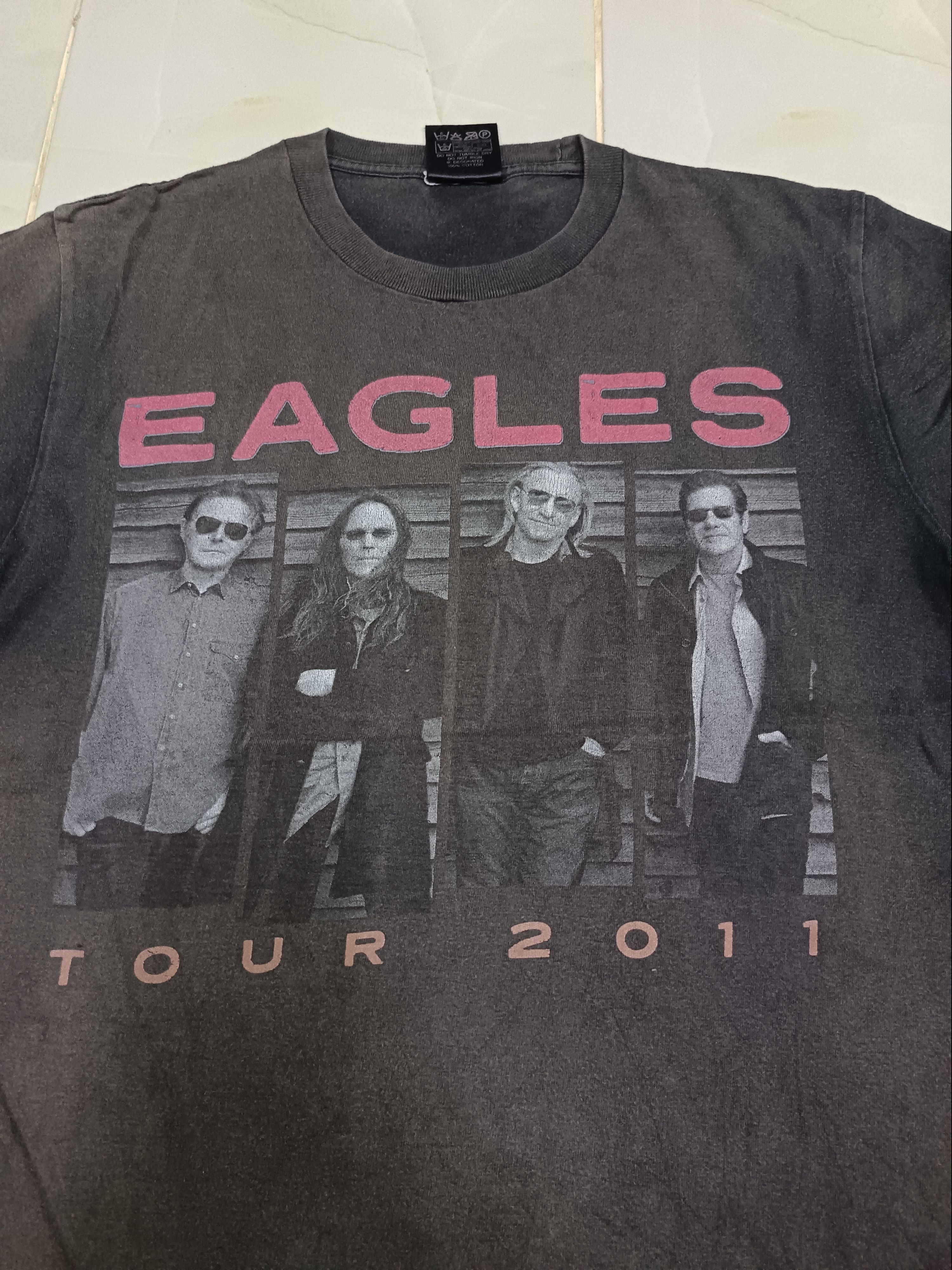 Band Tees Vintage Eagles Tour 2011' Tour Asia Faded Shirt Tee Size US M / EU 48-50 / 2 - 1 Thumbnail