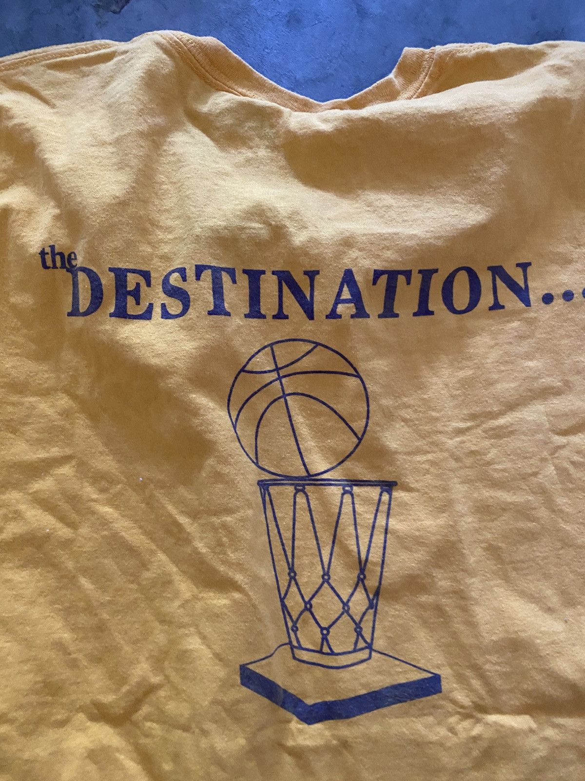 Vintage Vintage Los Angeles Lakers Gold Tee Size US XL / EU 56 / 4 - 5 Thumbnail