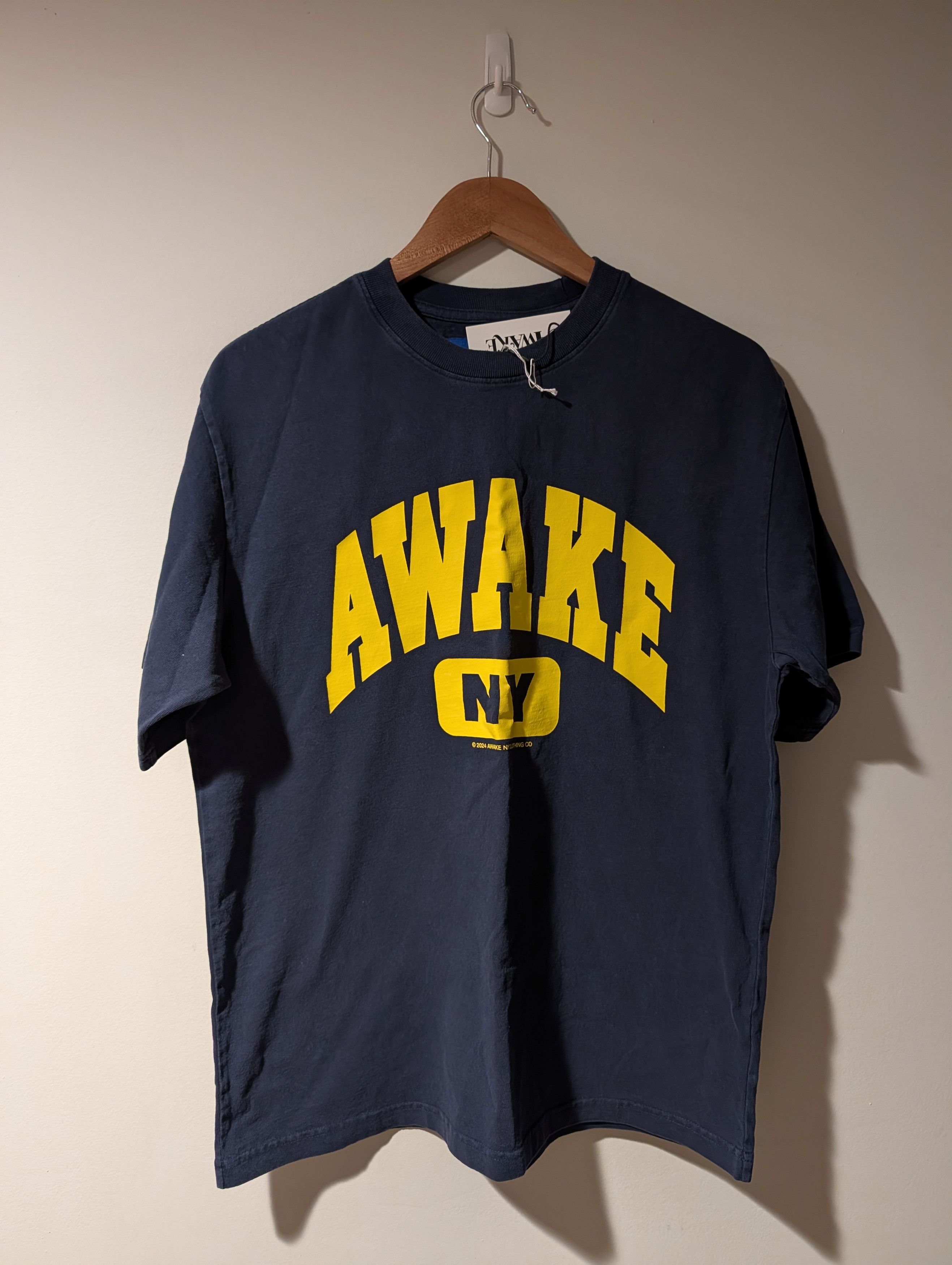 Awake NY Awake New York Arch Logo Ssense Fall 2024 Varsity T-Shirt Size US S / EU 44-46 / 1 - 1 Thumbnail