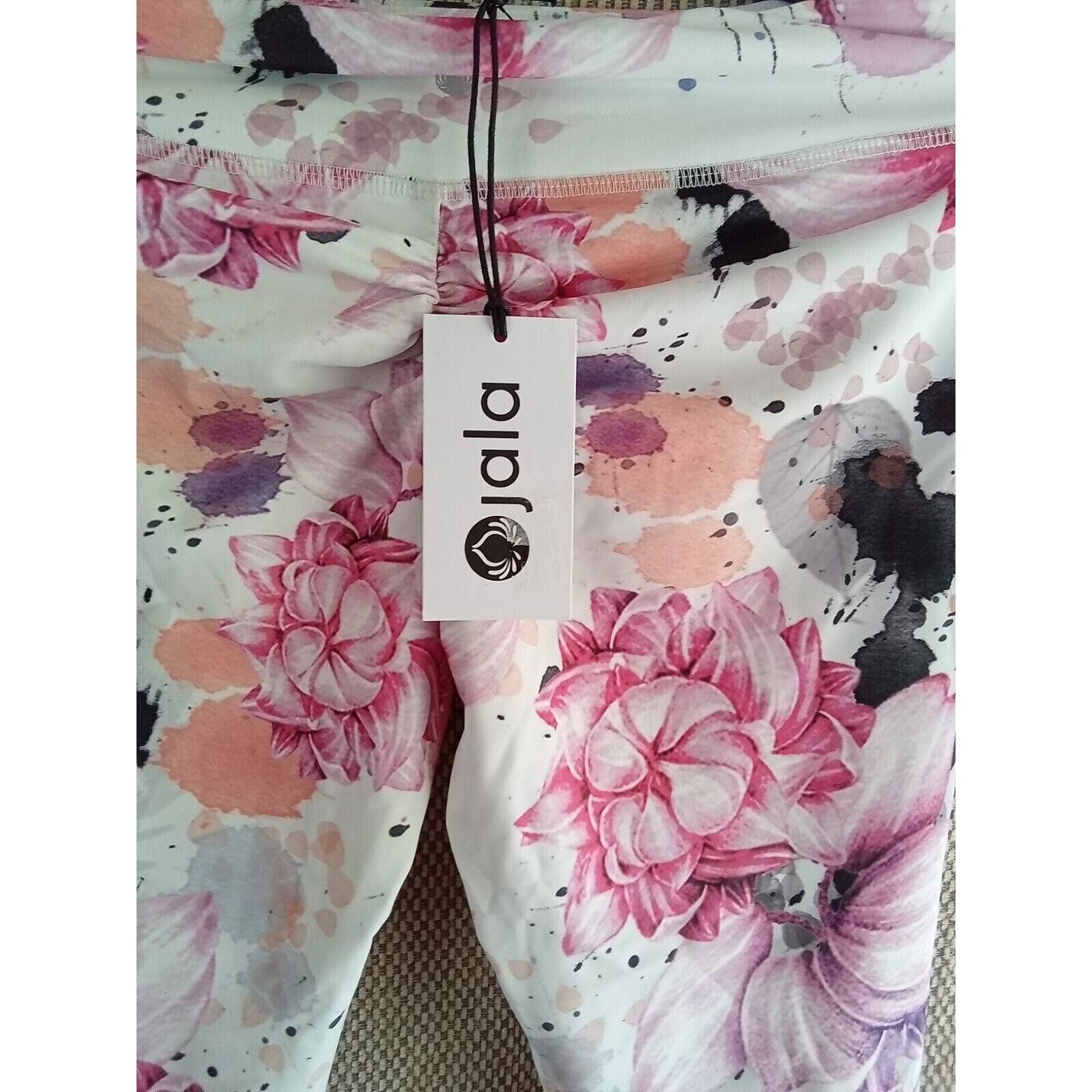 Designer Jala Medium Capris Floral Pattern, New With Tags. Size 32" / US 10 / IT 46 - 1 Thumbnail