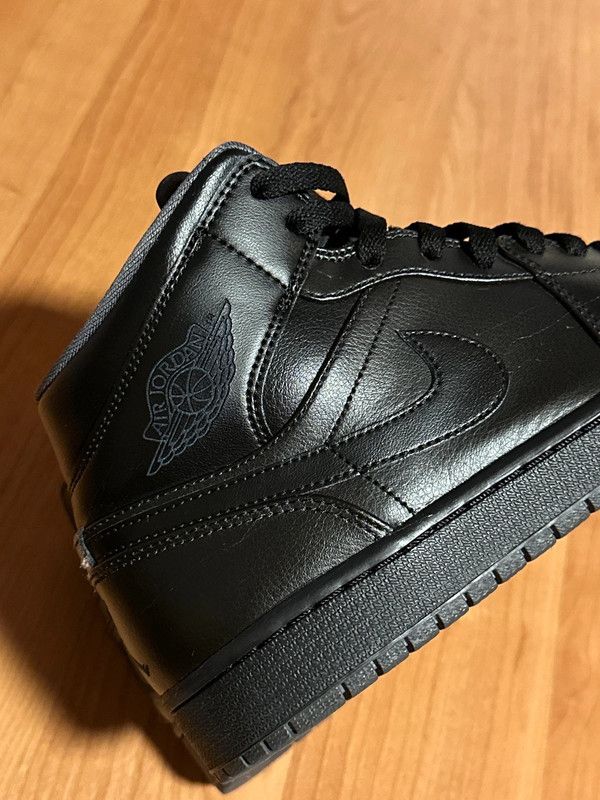 Jordan Brand Nike Air Jordan 1 Mid triple black Size US 8 / EU 41 - 13 Thumbnail