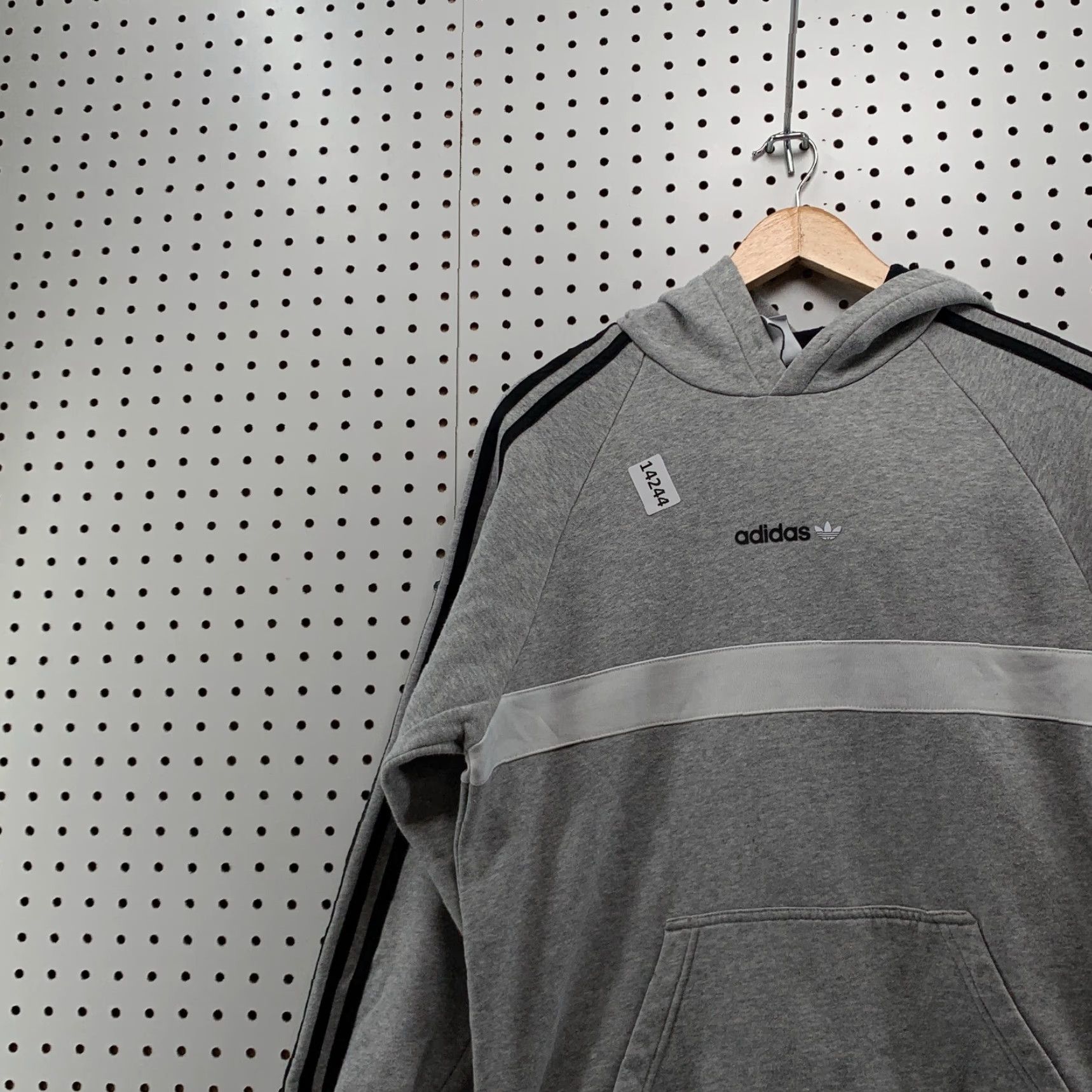 Adidas Adidas Hooded Long Sleeve Gray Sweater Men Size Medium Striped Sleeves Size US M / EU 48-50 / 2 - 4 Thumbnail