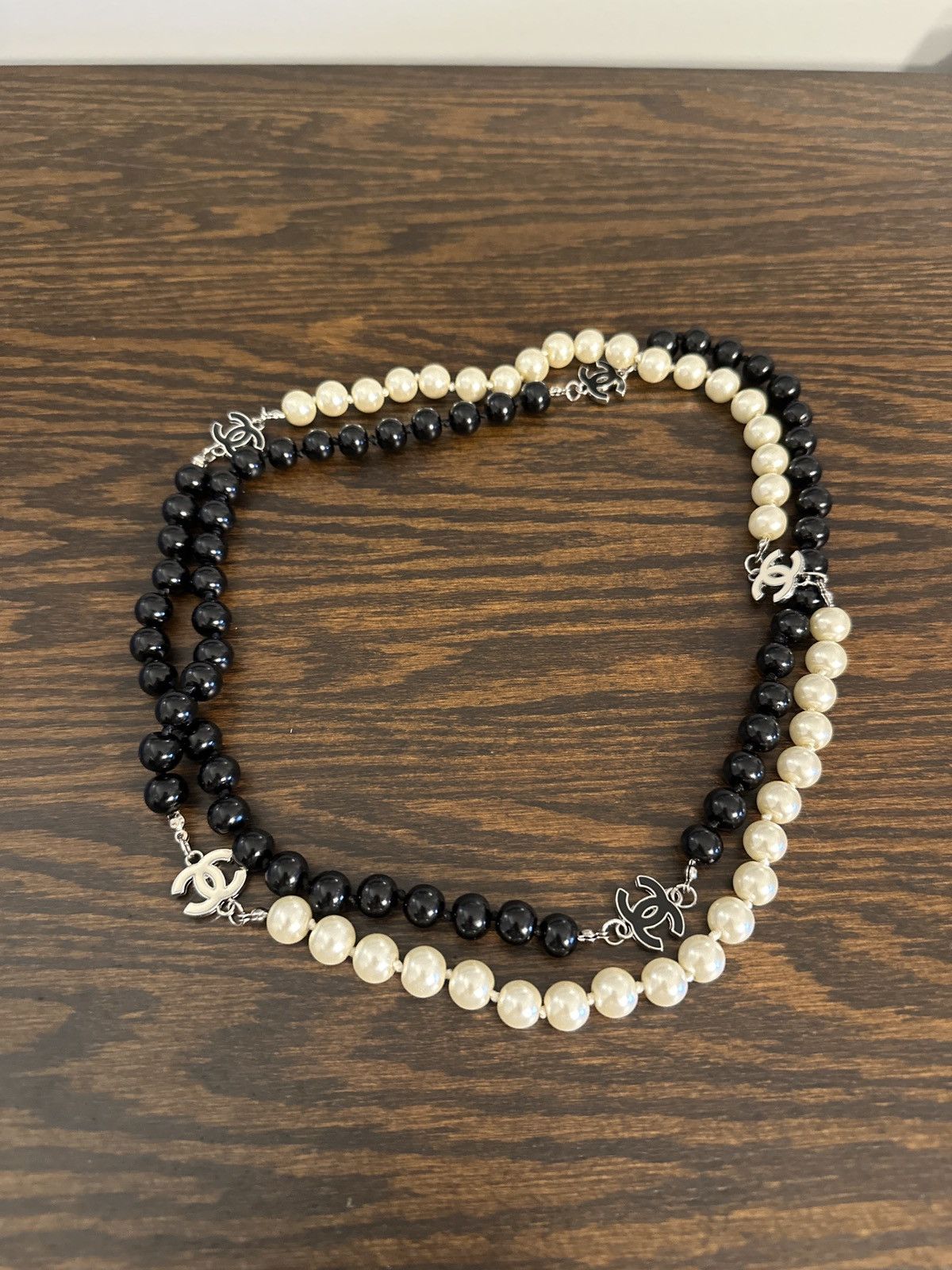 Chanel Chanel Black and White Enamel Pearl Strand Size ONE SIZE - 3 Thumbnail