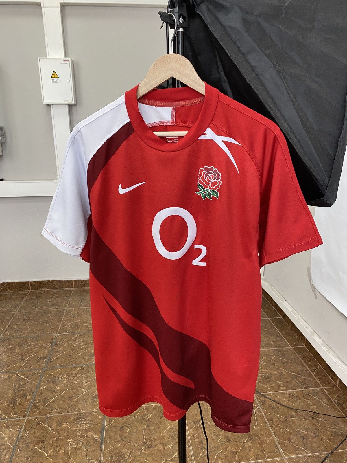 Nike 🏴󠁧󠁢󠁥󠁮󠁧󠁿 Vintage Nike Rugby England t-shirt rare retro Y2K hype Size US L / EU 52-54 / 3 - 1 Thumbnail