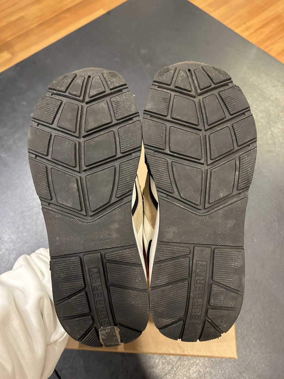 Burberry Burberry Ramsey Sneaker Size US 7 / EU 40 - 5 Thumbnail