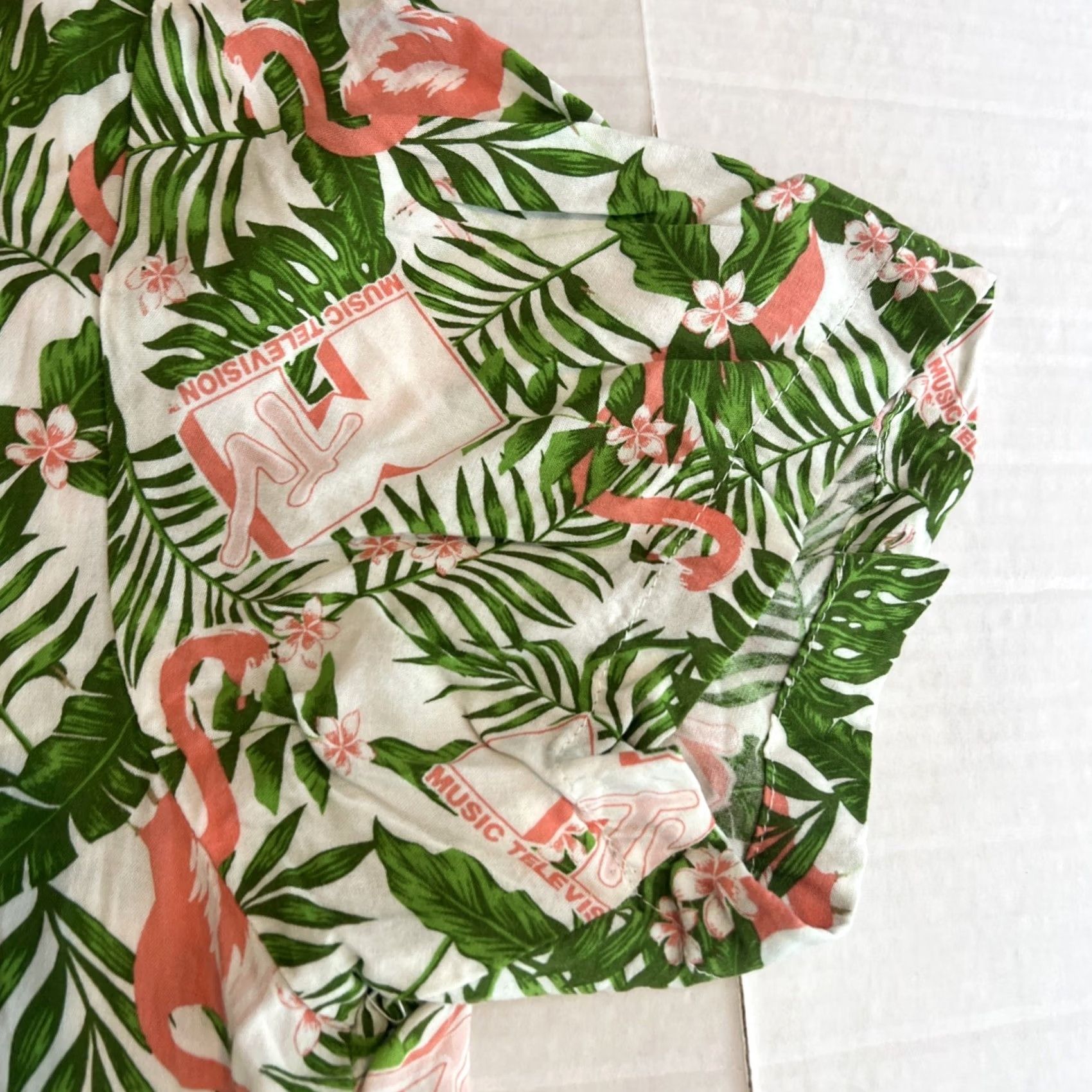 Vintage MTV Hawaiian Rayon Button-Up Shirt Floral Flamingos Pocket 2XL Green Pink Mens Vintage No N/A Size US XXL / EU 58 / 5 - 6 Thumbnail
