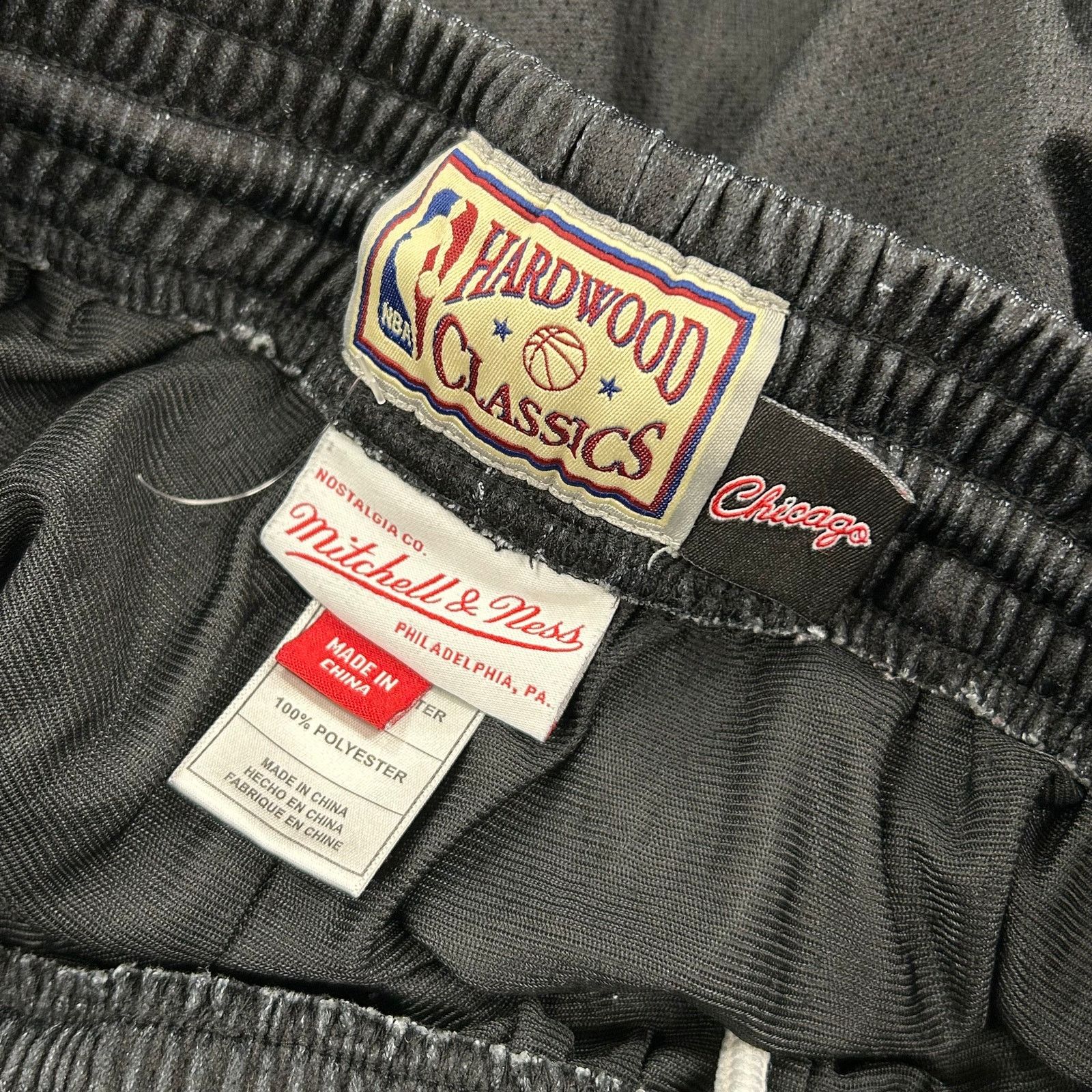 Mitchell & Ness Mitchell & Ness Chicago Bulls Big Font Basketball Shorts Size US 36 / EU 52 - 5 Thumbnail