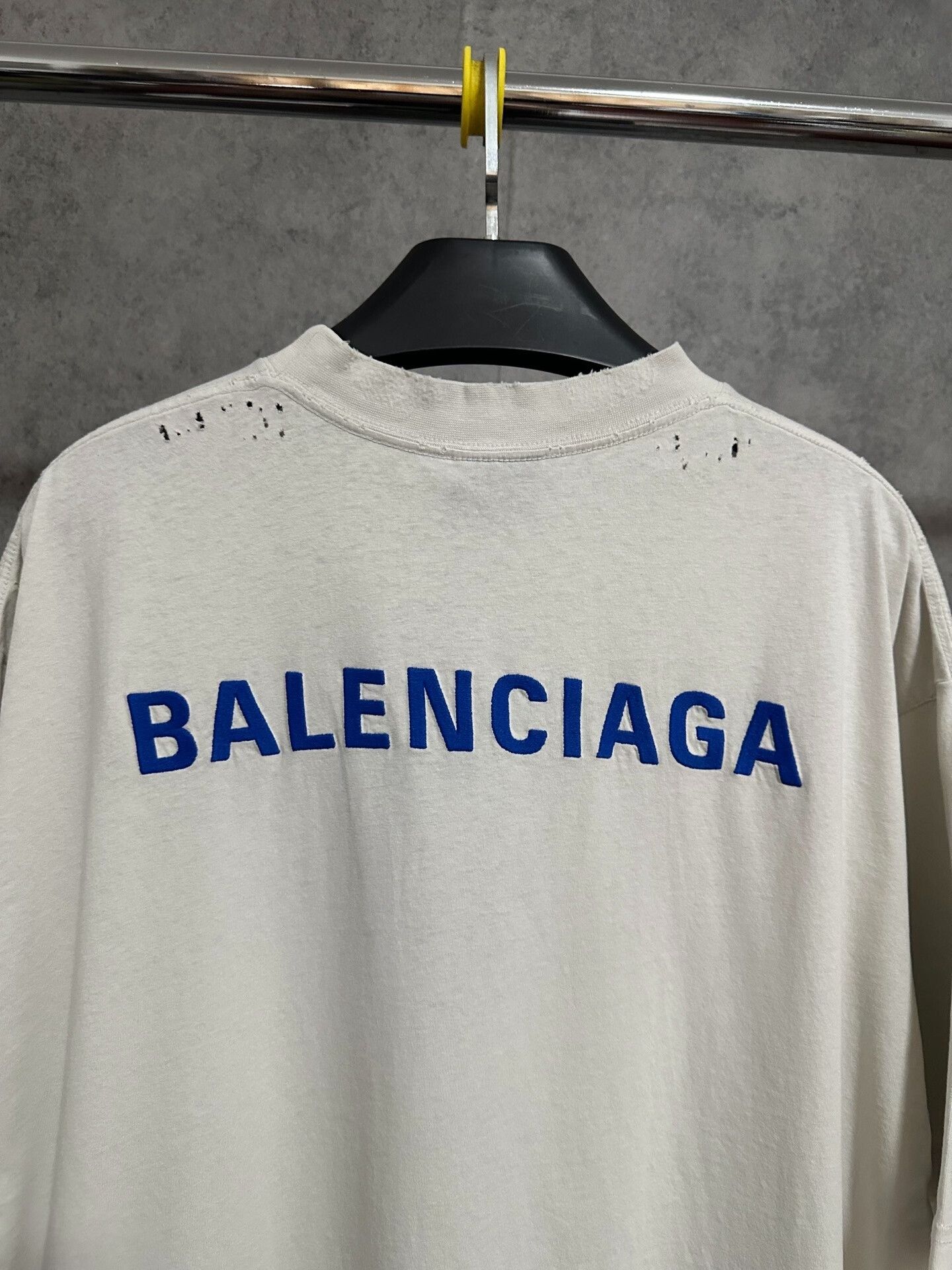Balenciaga Balenciaga 25SS Embroidered Logo Distressed T-Shirt Size US S / EU 44-46 / 1 - 6 Thumbnail