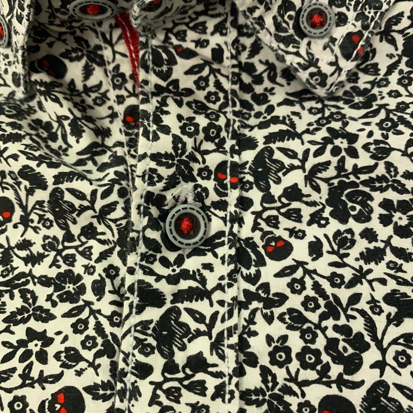 Vintage VINTAGE Geometrix By Drill Clothing Mens Shirt Small Black Slim Fit Floral Skulls AOP Size US S / EU 44-46 / 1 - 3 Thumbnail
