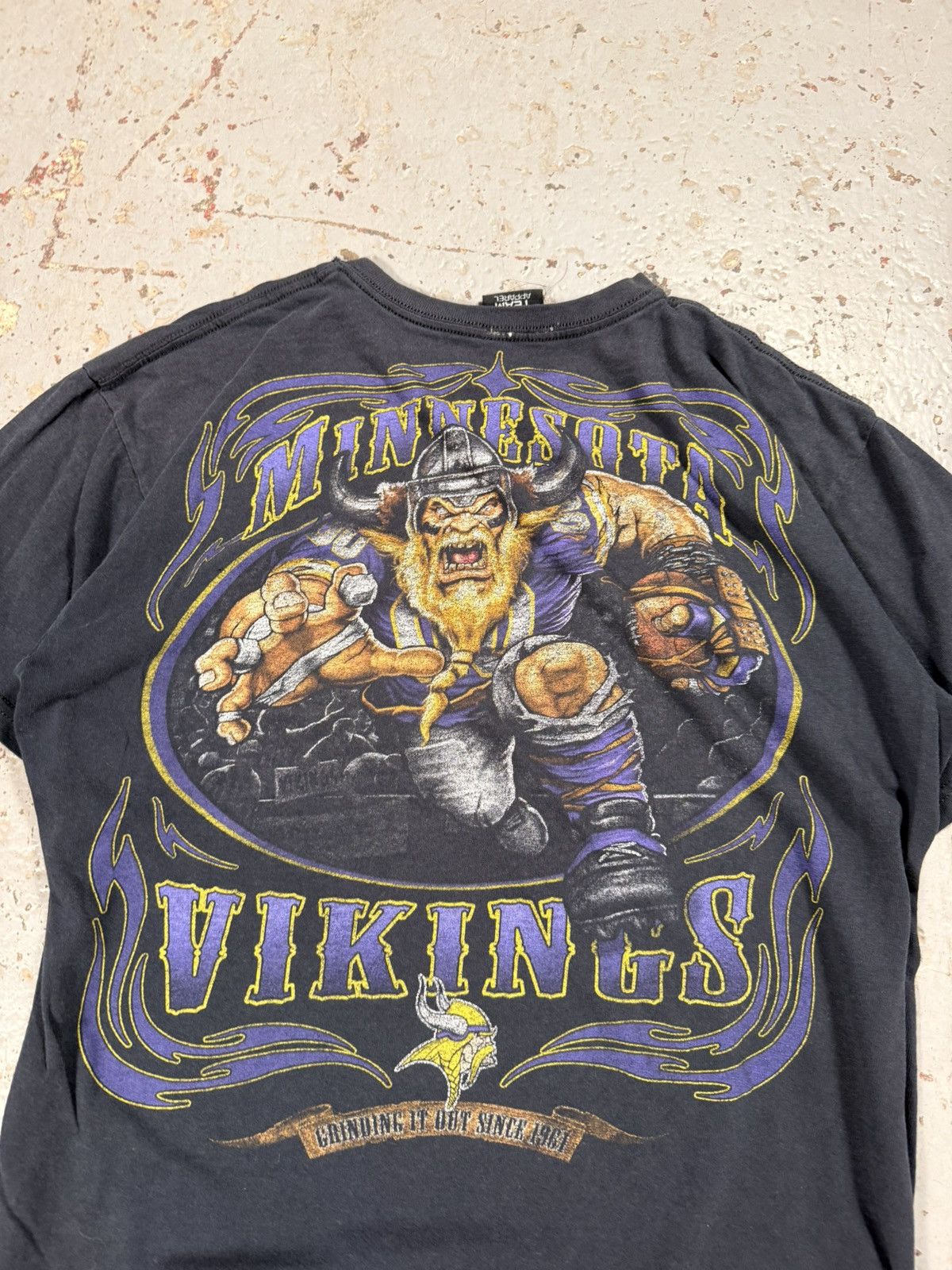 Vintage Vintage Minnesota Vikings NFL graphic Distressed Tee Size US L / EU 52-54 / 3 - 3 Thumbnail