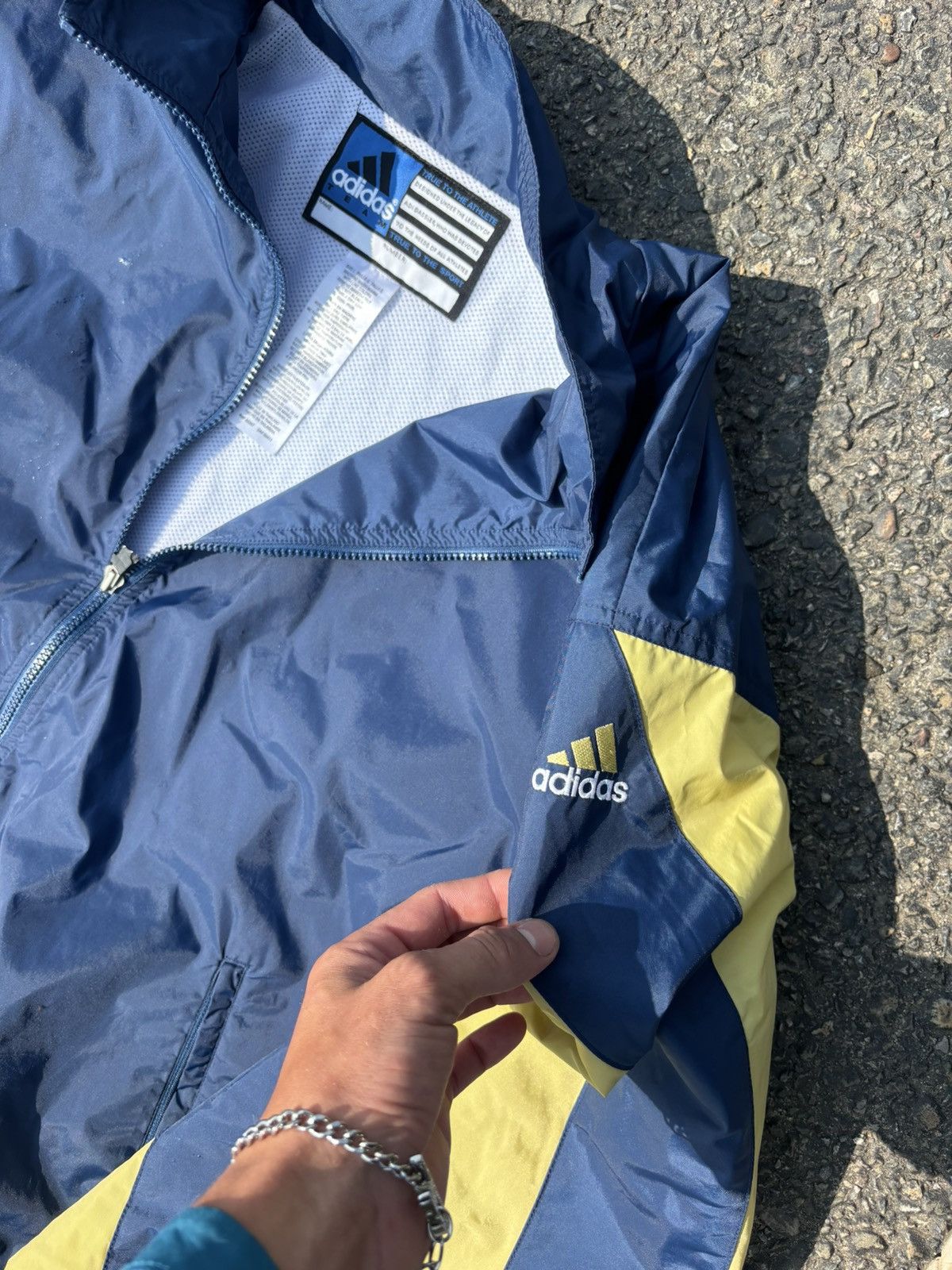 Adidas Vintage Adidas Navy Yellow windbreaker Jacket Size Large Size US L / EU 52-54 / 3 - 3 Thumbnail
