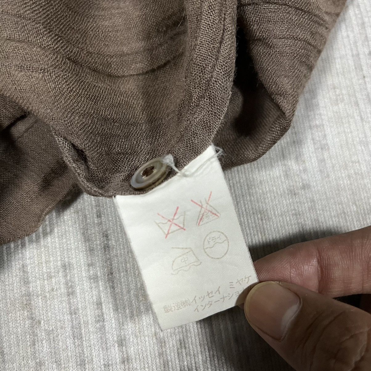 Issey Miyake Vintage 70s ISSEY MIYAKE PLEATS Shirt button Size US S / EU 44-46 / 1 - 15 Thumbnail