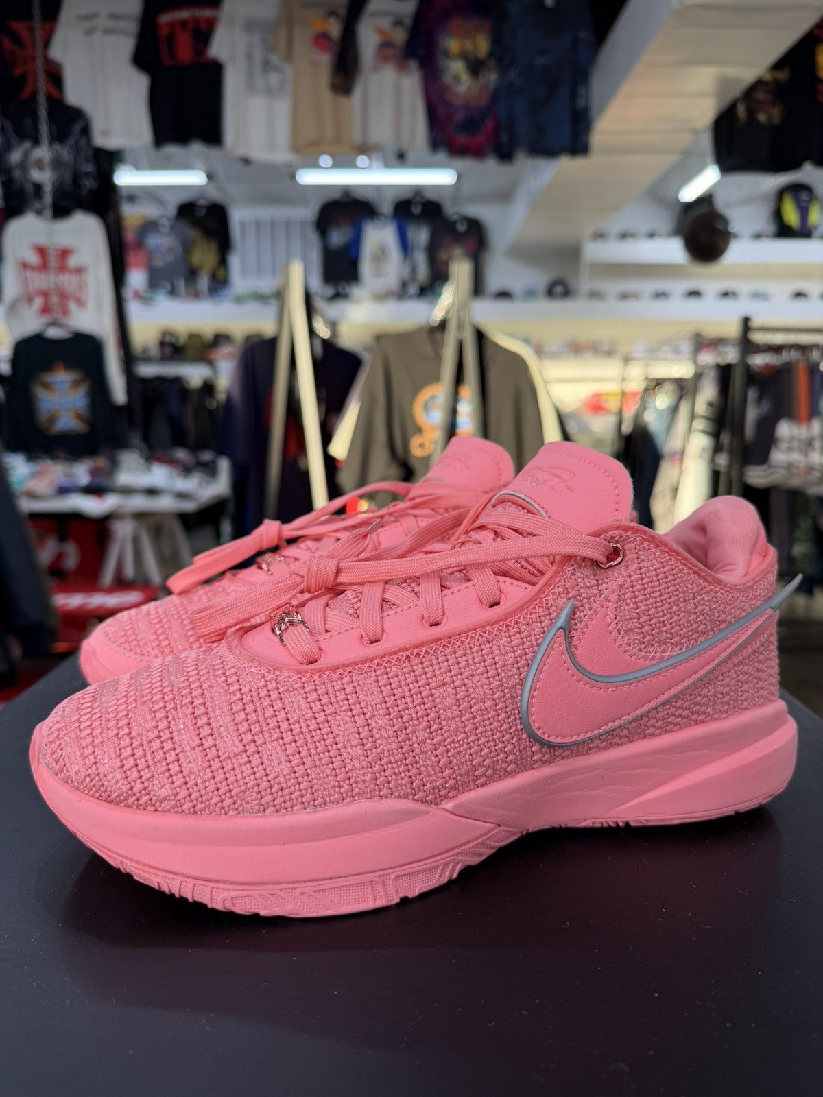 Nike Nike Lebron 20 Pink Diamond Size 8 (2025) Size US 8 / EU 41 - 1 Thumbnail
