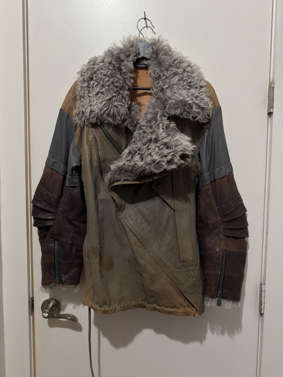 Balenciaga AW10 Re-Issue Biker Shearling Size XS / US 0-2 / IT 36-38 - 1 Thumbnail